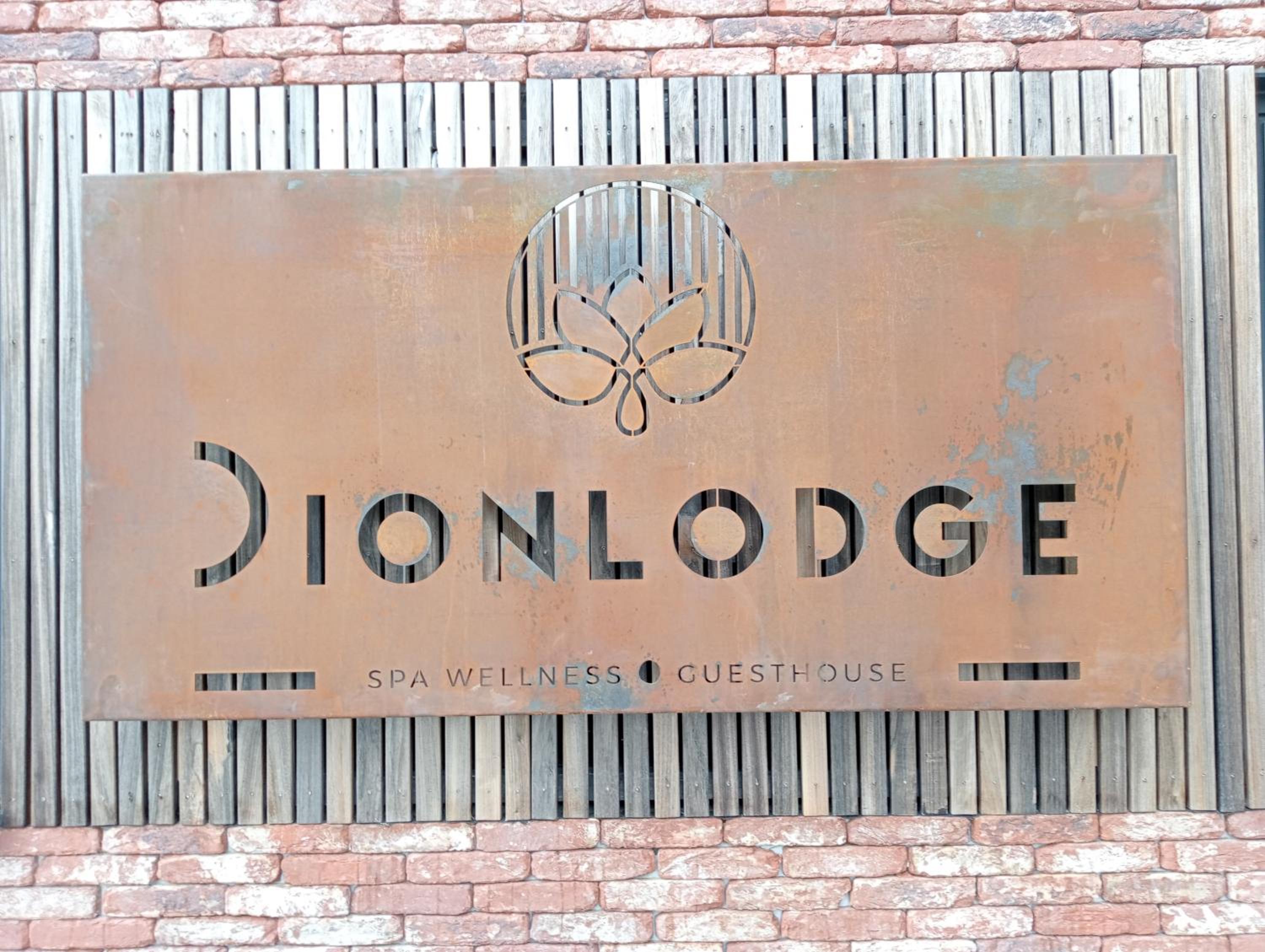Dionbulles & Dionlodge Guesthouse, Private Wellness with pool in option