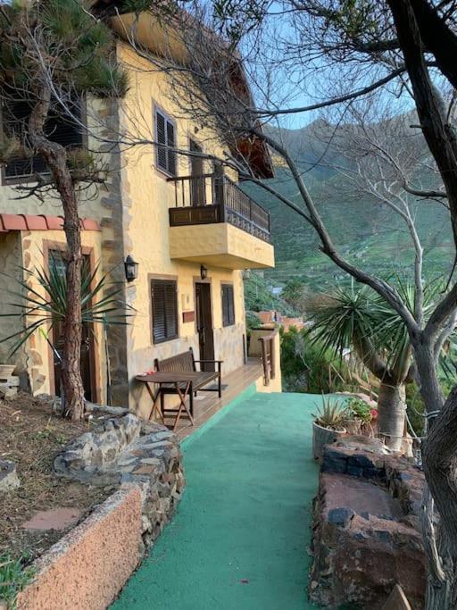 Casa Amarilla de Playa Benijo