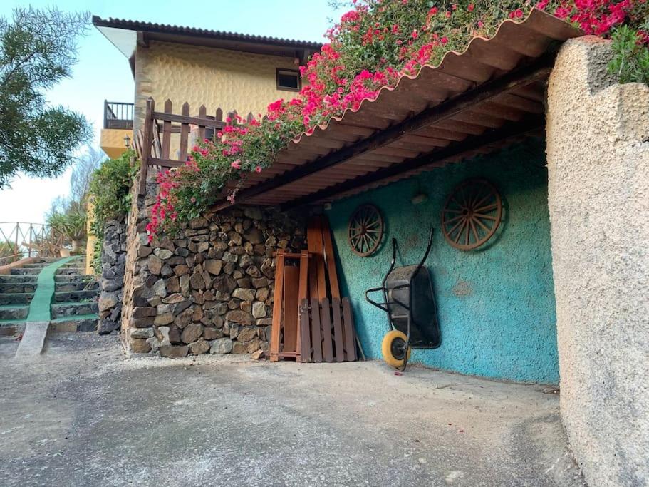 Casa Amarilla de Playa Benijo