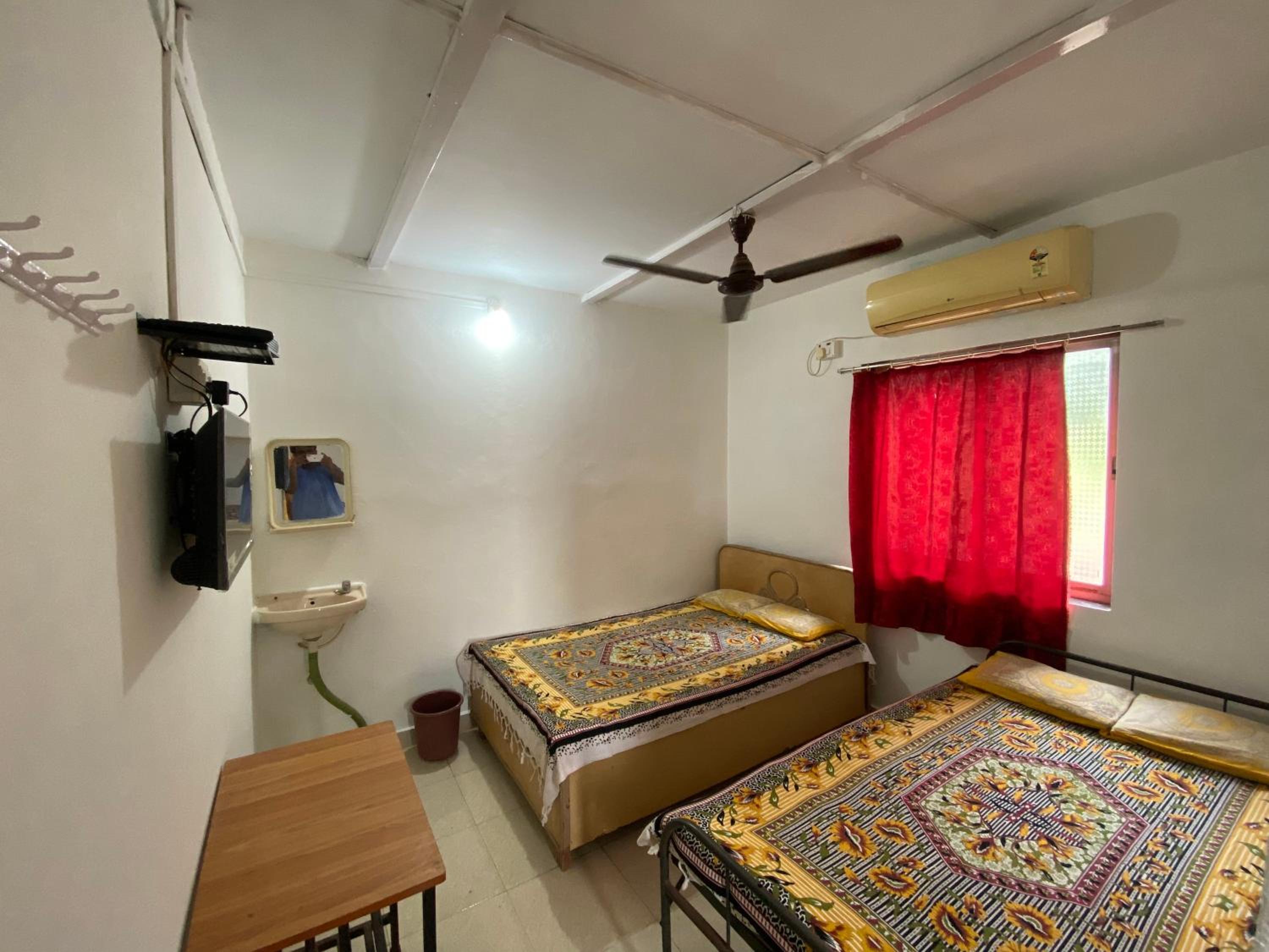 Hotel AVIRAJ NIVAS