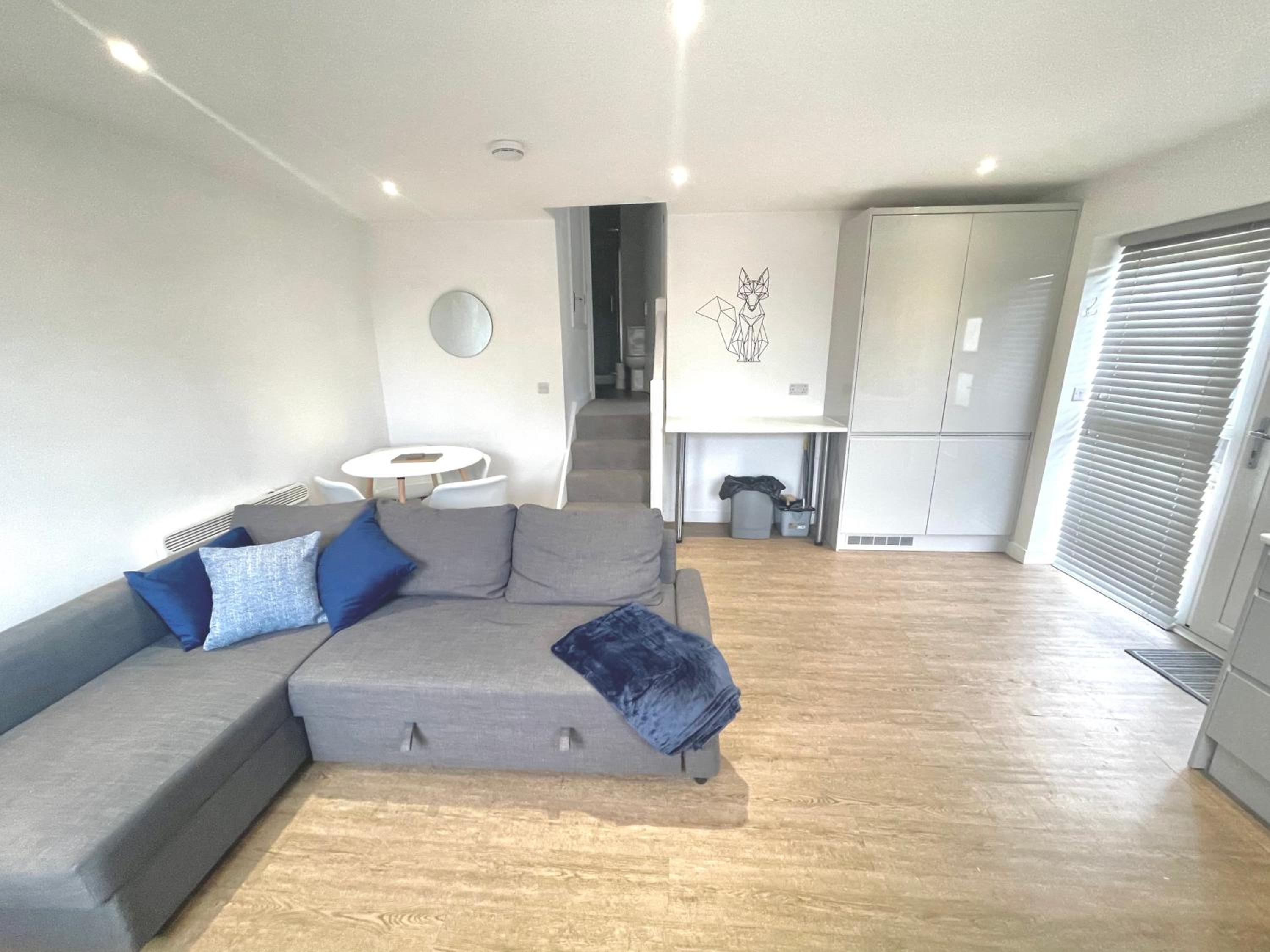 La Fontaine Court Apartments - Aldershot view 2