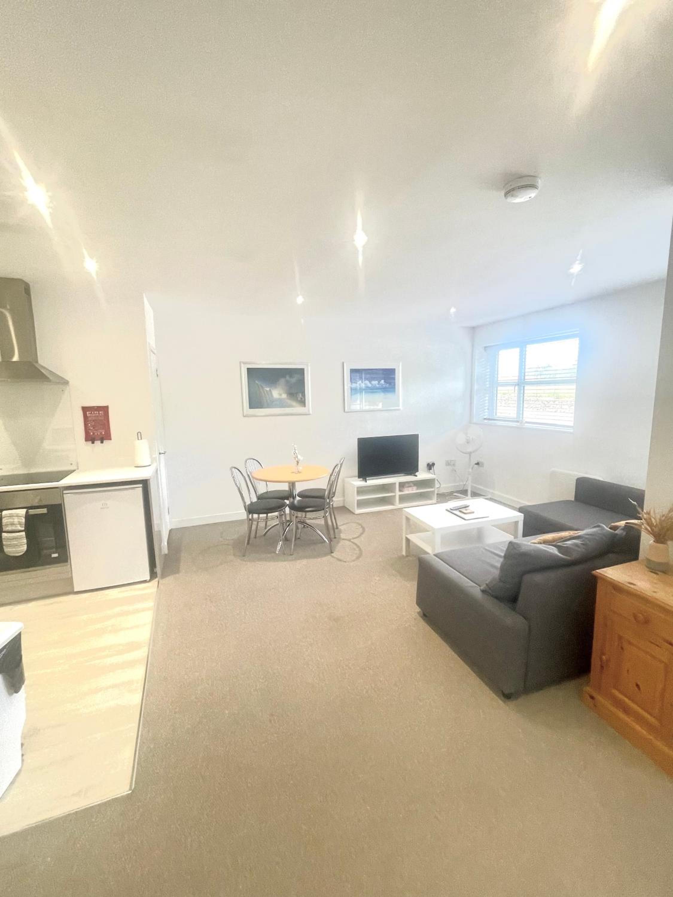 La Fontaine Court Apartments - Aldershot view 5