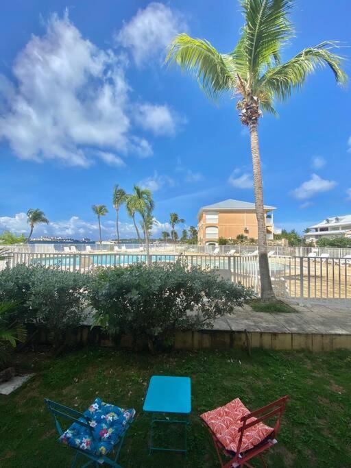 Pool and sea view, Baie Nettlé view 2