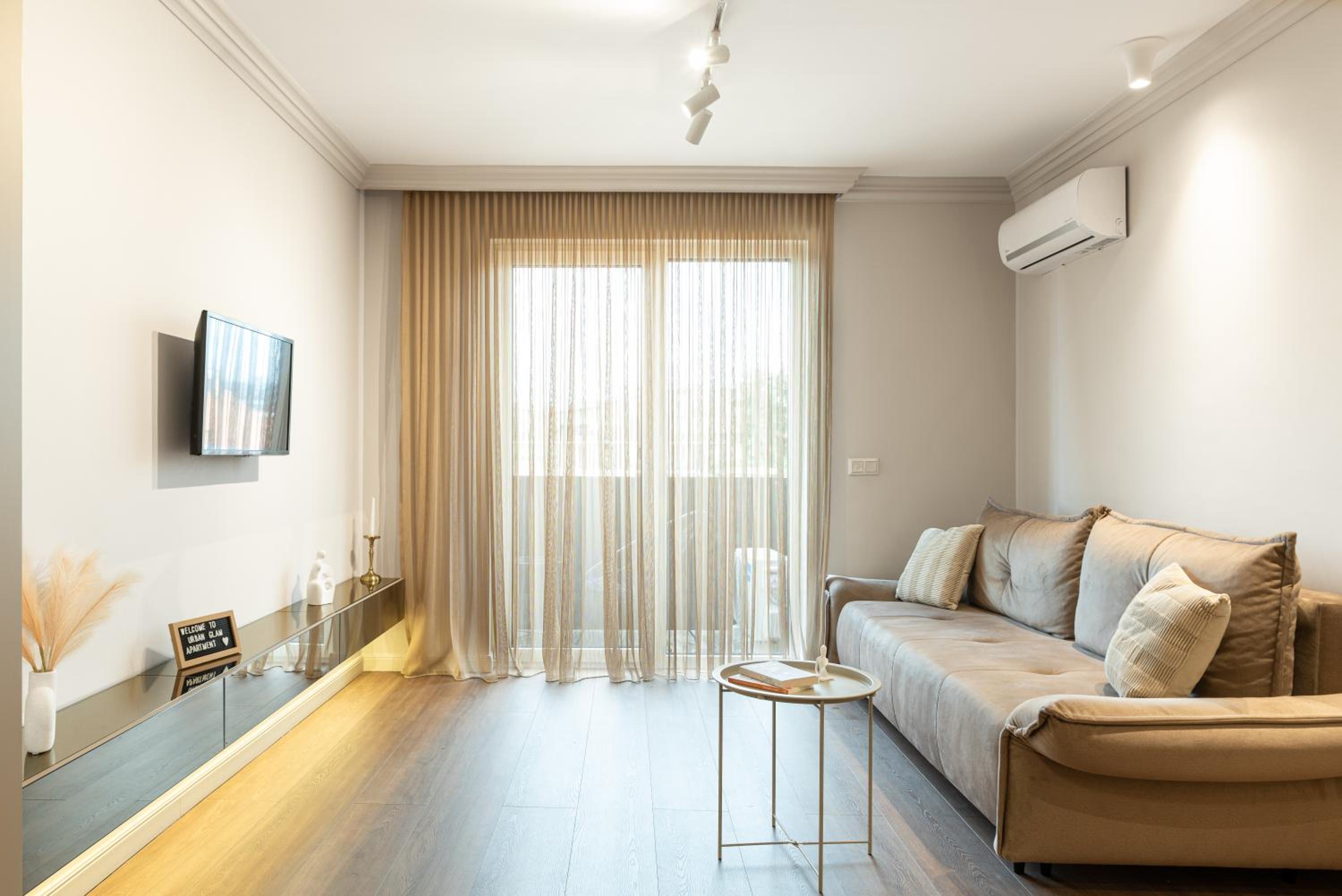 Urban Glam Central Apartments view 3