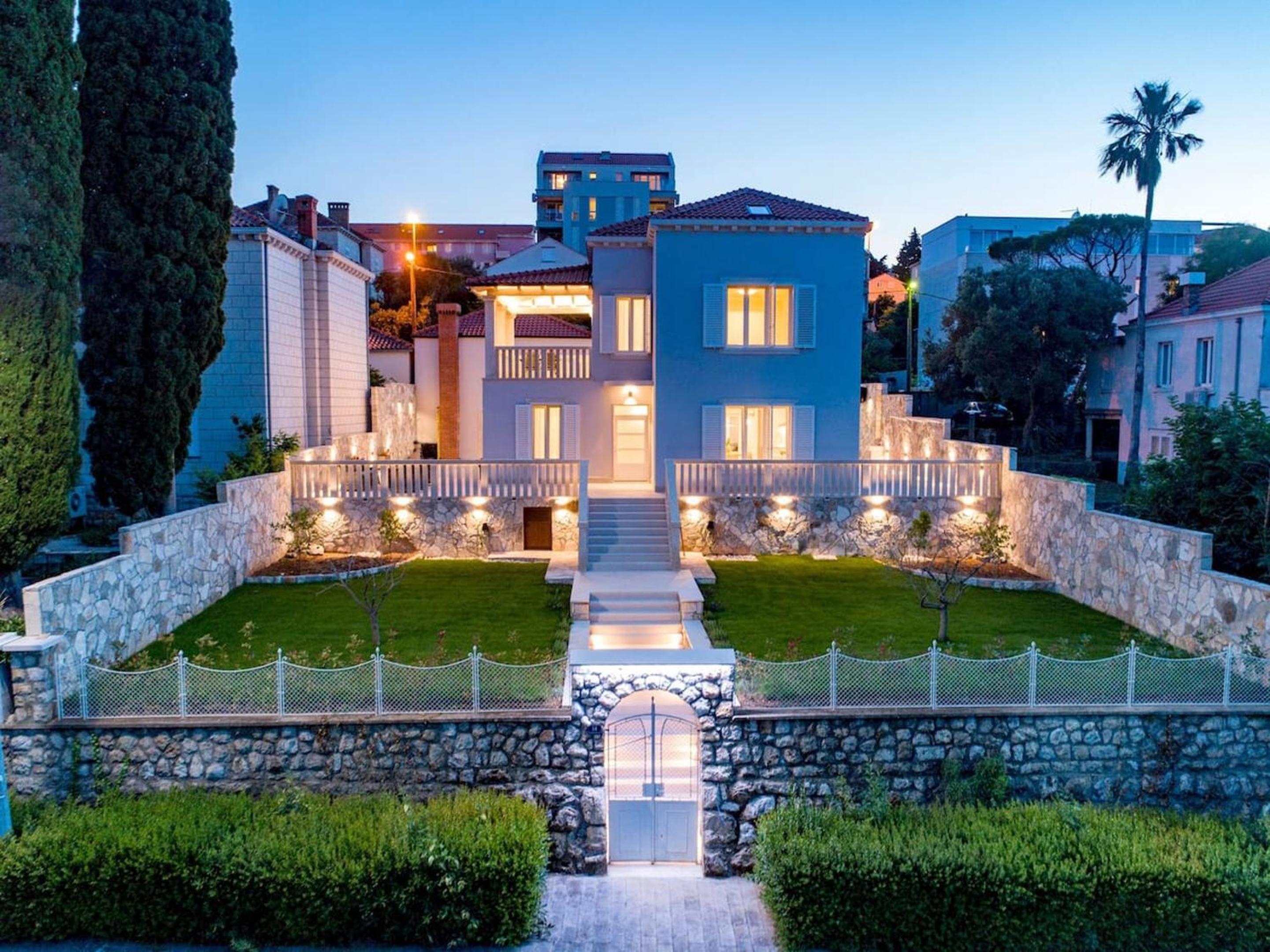 Spacious Villa with Private Pool in Dubrovnik
