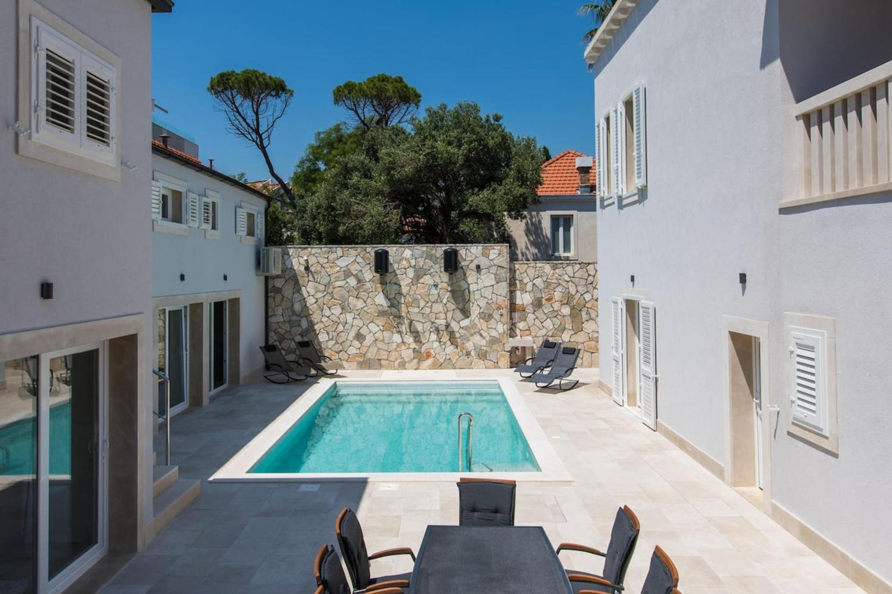 Spacious Villa with Private Pool in Dubrovnik