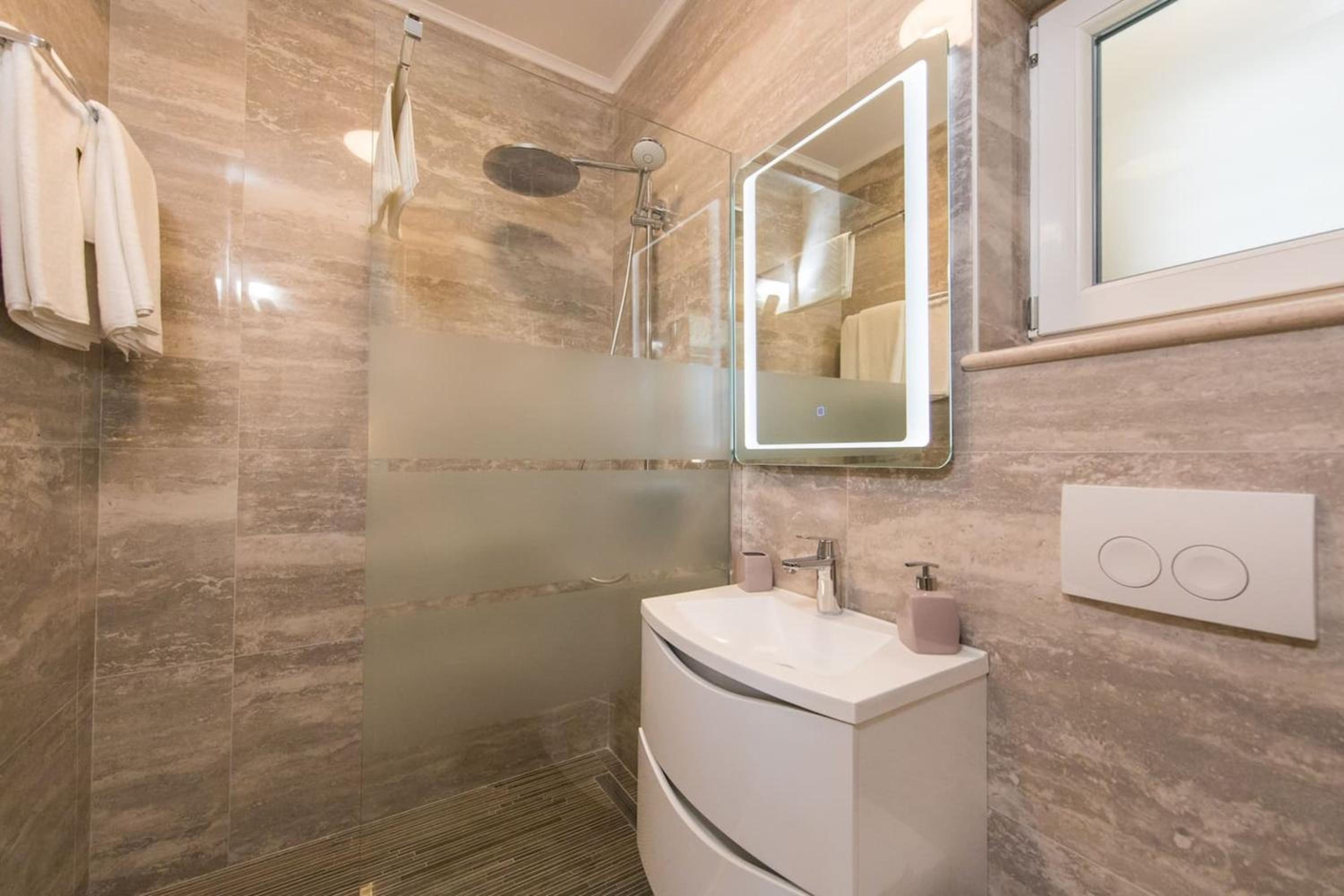Spacious Villa with Private Pool in Dubrovnik
