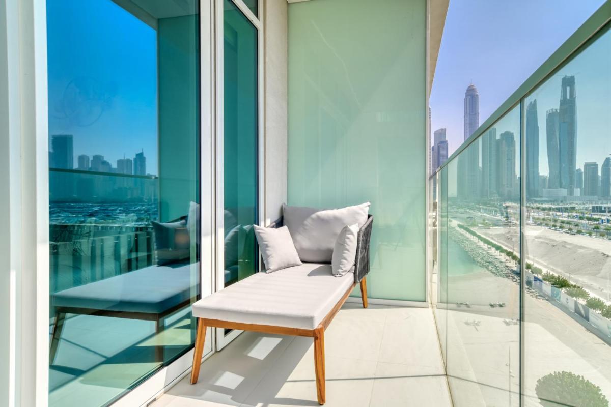Emaar Beach Front 2BR with Sea & Marina Skyline Views