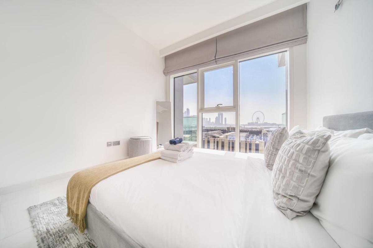 Emaar Beach Front 2BR with Sea & Marina Skyline Views