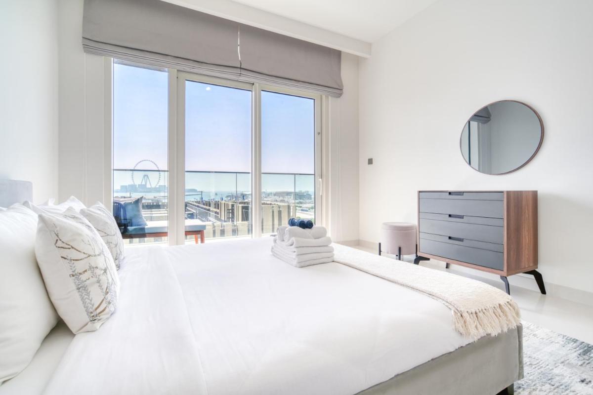 Emaar Beach Front 2BR with Sea & Marina Skyline Views