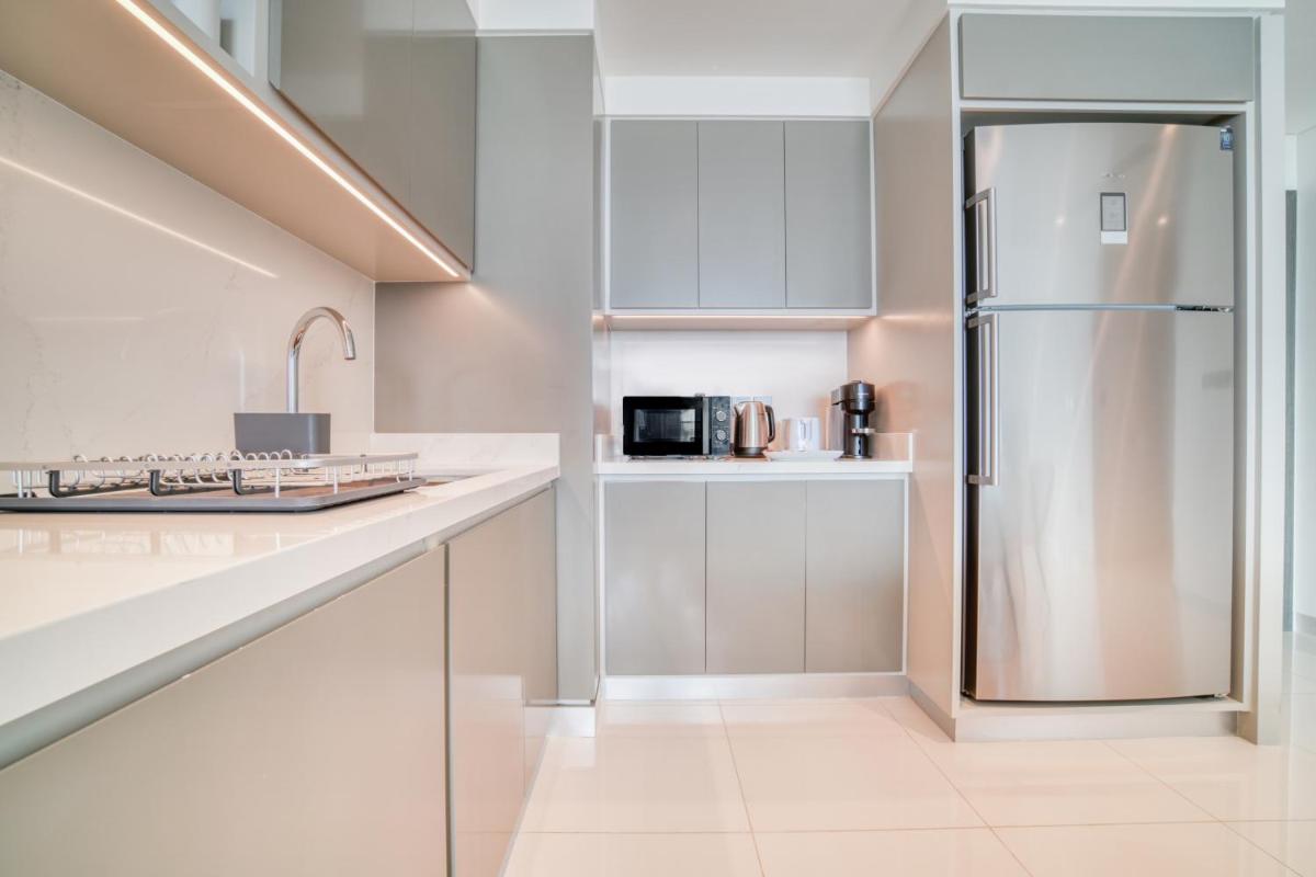 Emaar Beach Front 2BR with Sea & Marina Skyline Views