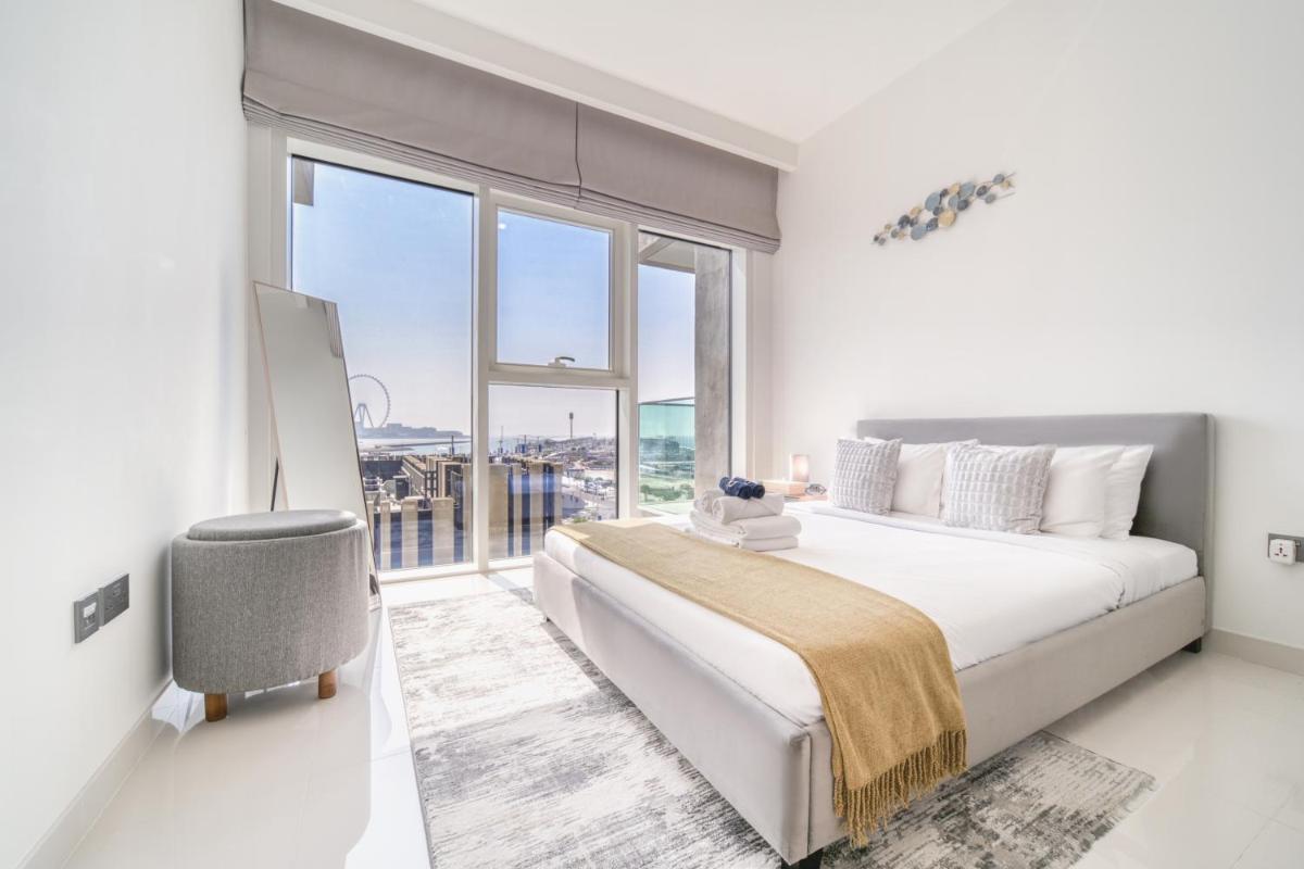 Emaar Beach Front 2BR with Sea & Marina Skyline Views