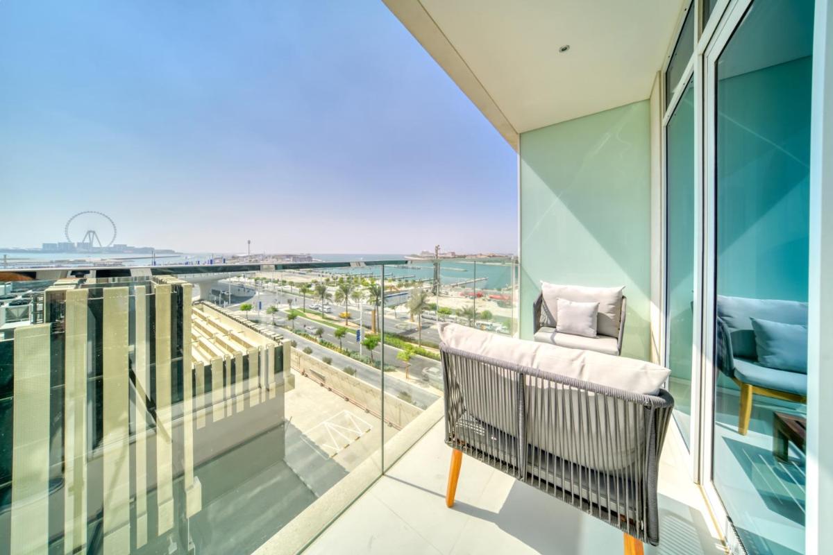 Emaar Beach Front 2BR with Sea & Marina Skyline Views