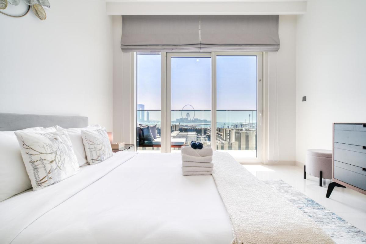 Emaar Beach Front 2BR with Sea & Marina Skyline Views