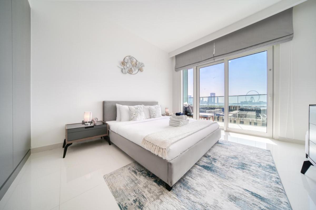 Emaar Beach Front 2BR with Sea & Marina Skyline Views