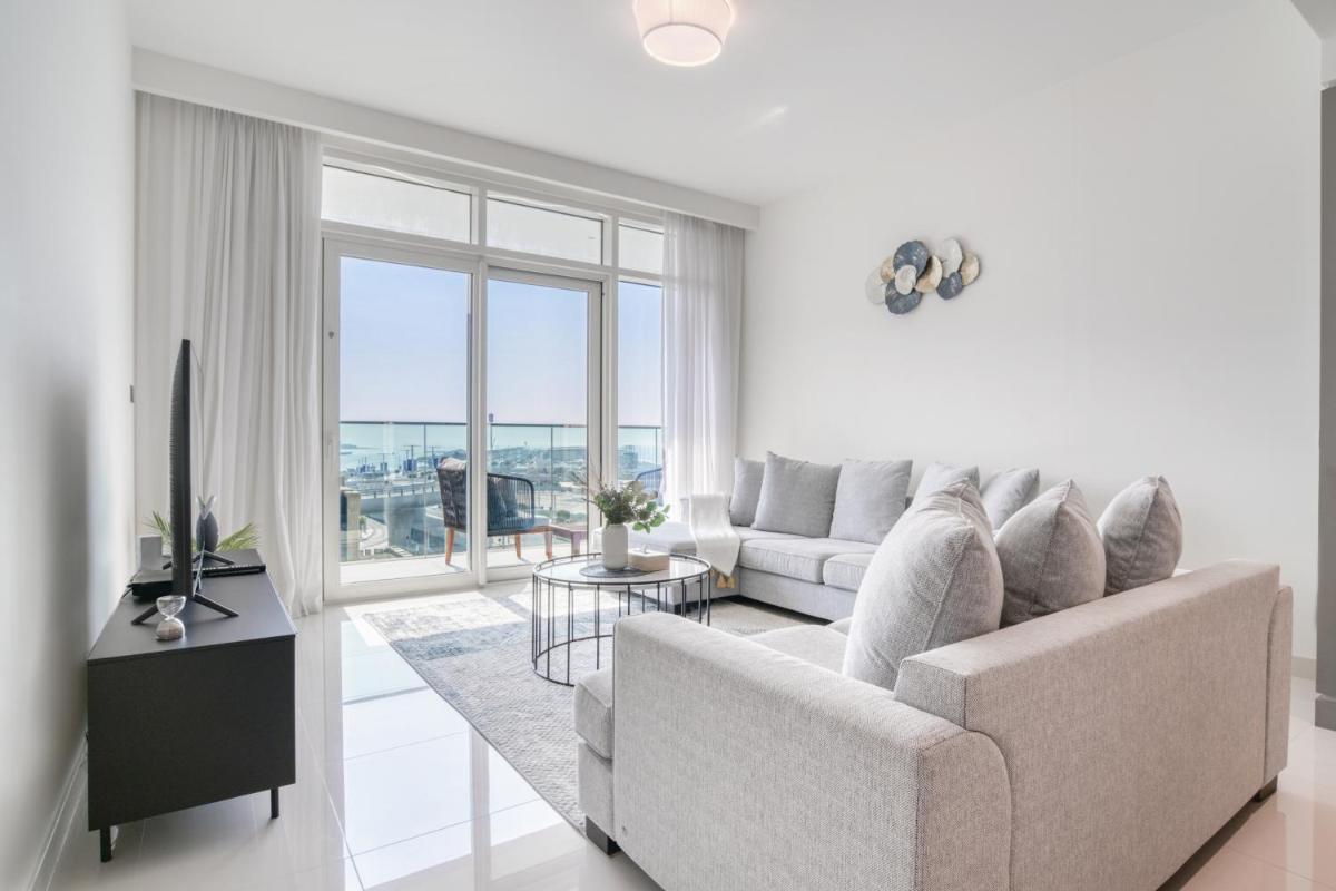 Emaar Beach Front 2BR with Sea & Marina Skyline Views
