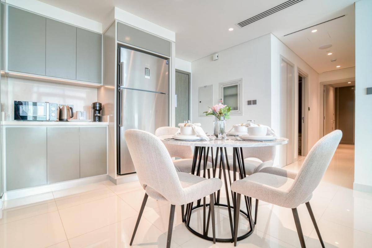Emaar Beach Front 2BR with Sea & Marina Skyline Views