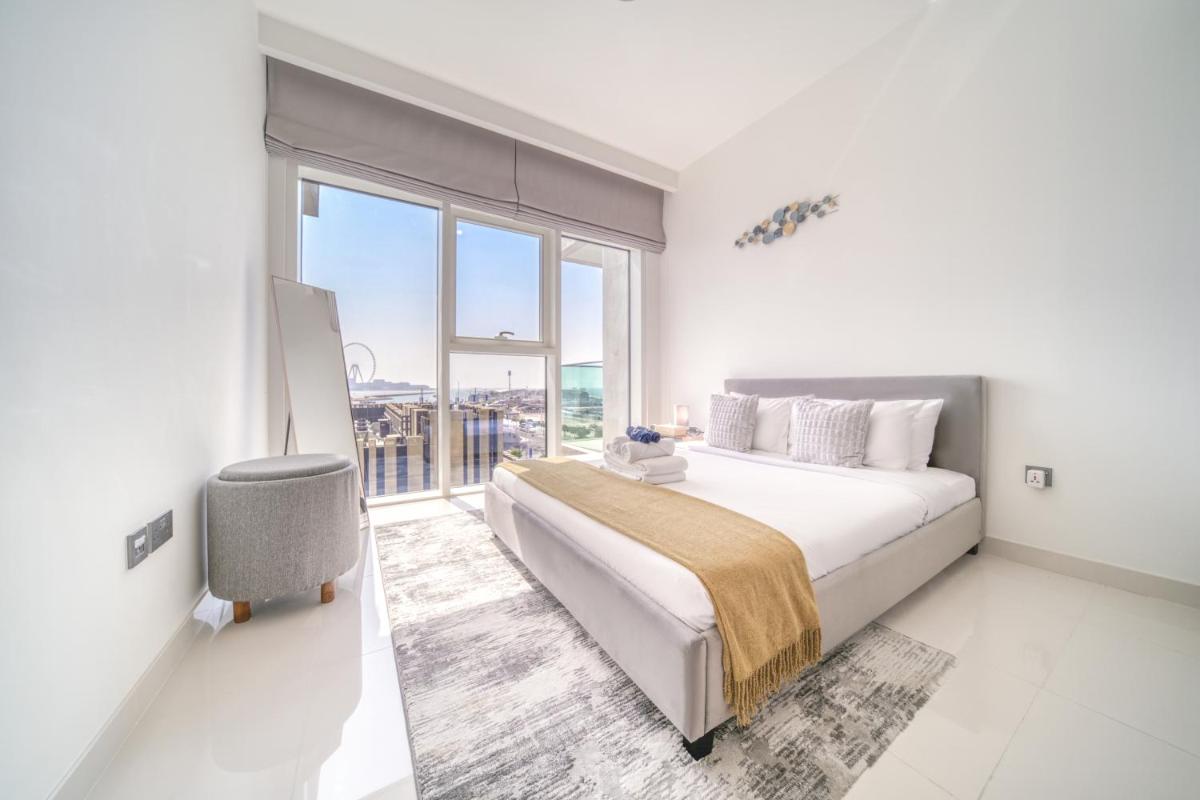 Emaar Beach Front 2BR with Sea & Marina Skyline Views
