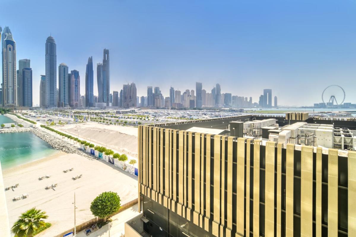 Emaar Beach Front 2BR with Sea & Marina Skyline Views