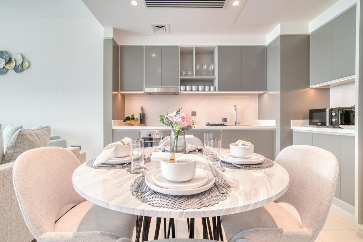 Emaar Beach Front 2BR with Sea & Marina Skyline Views