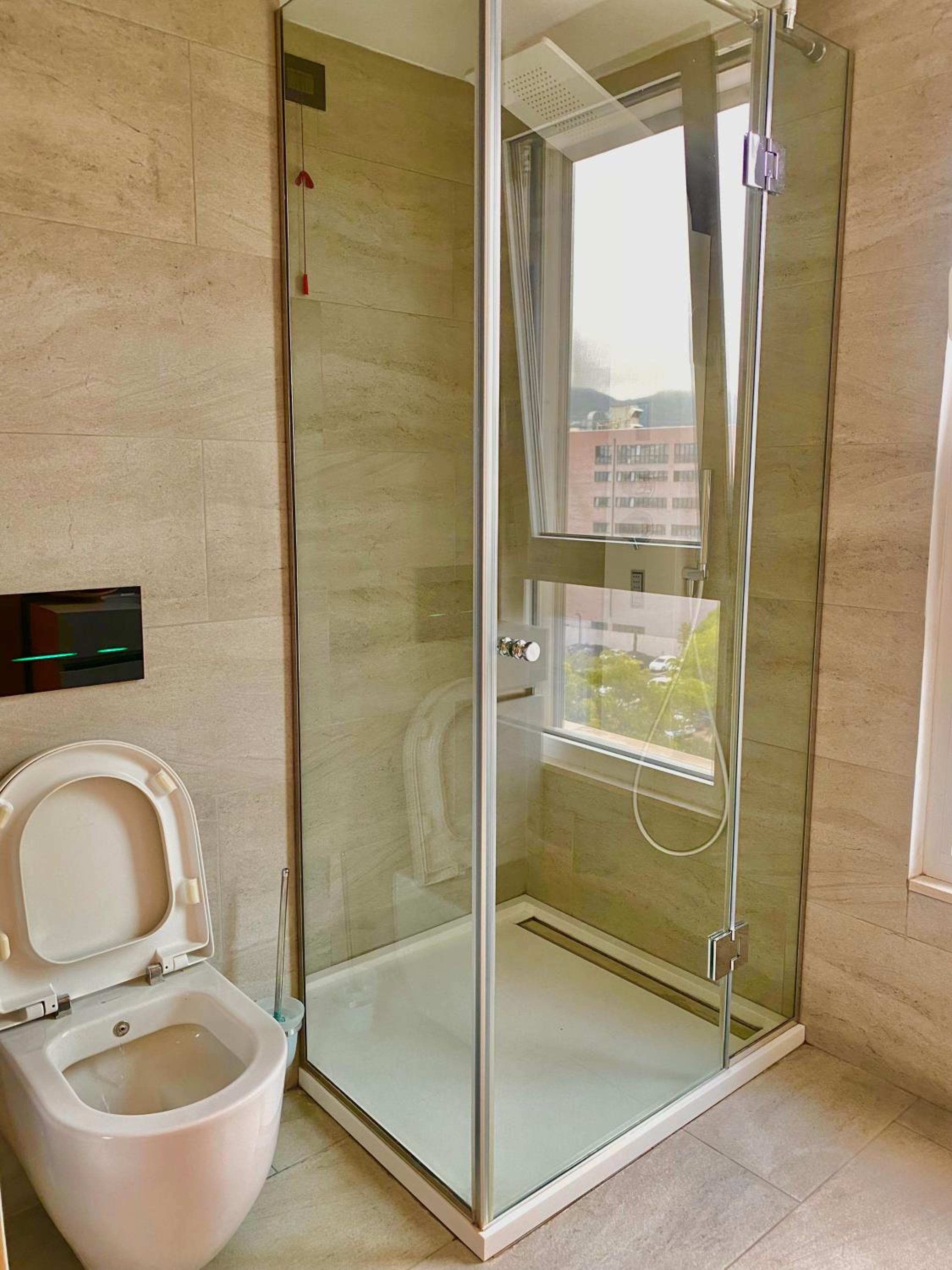The Luxe Bathtub Haven