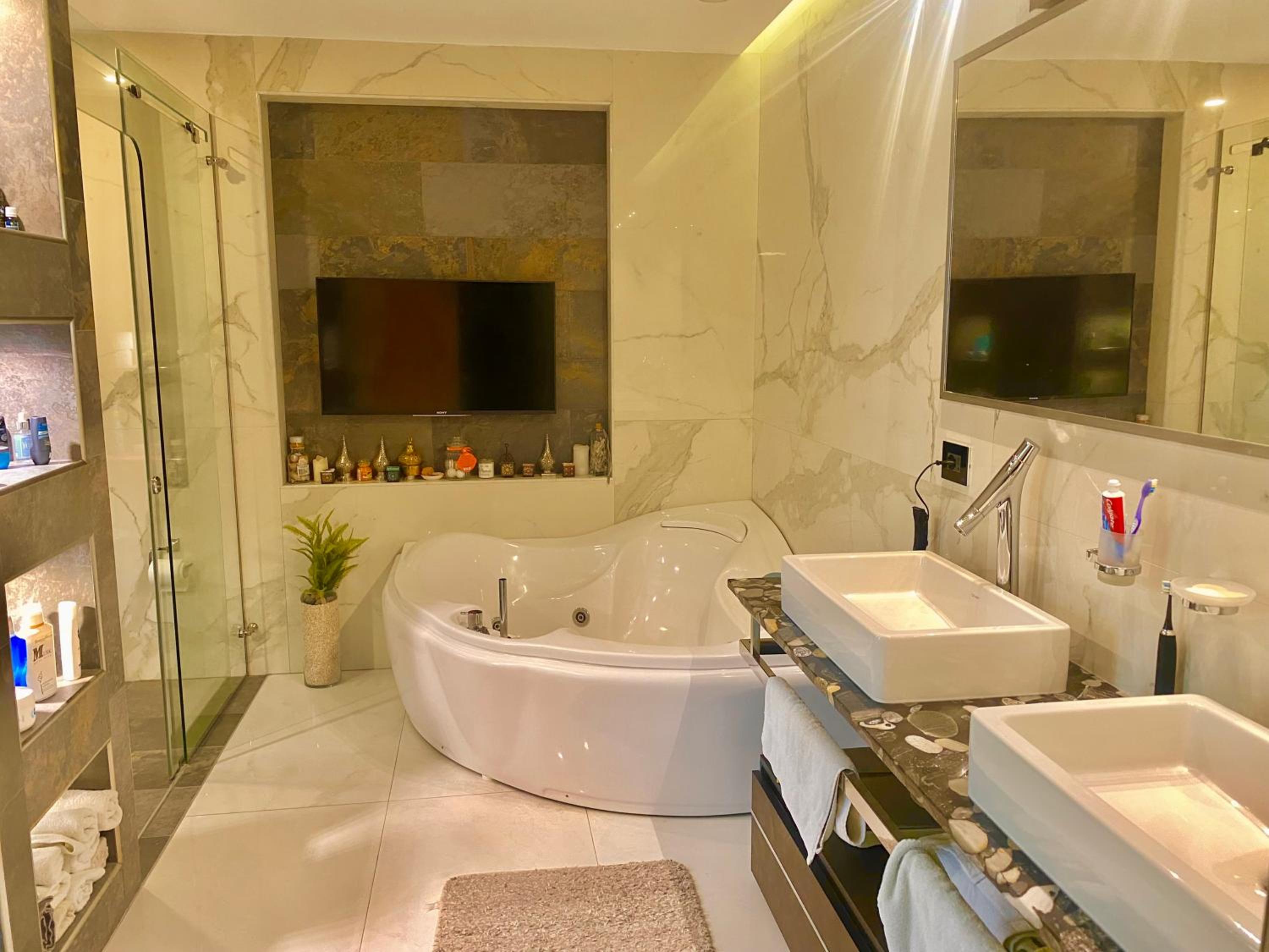 The Luxe Bathtub Haven