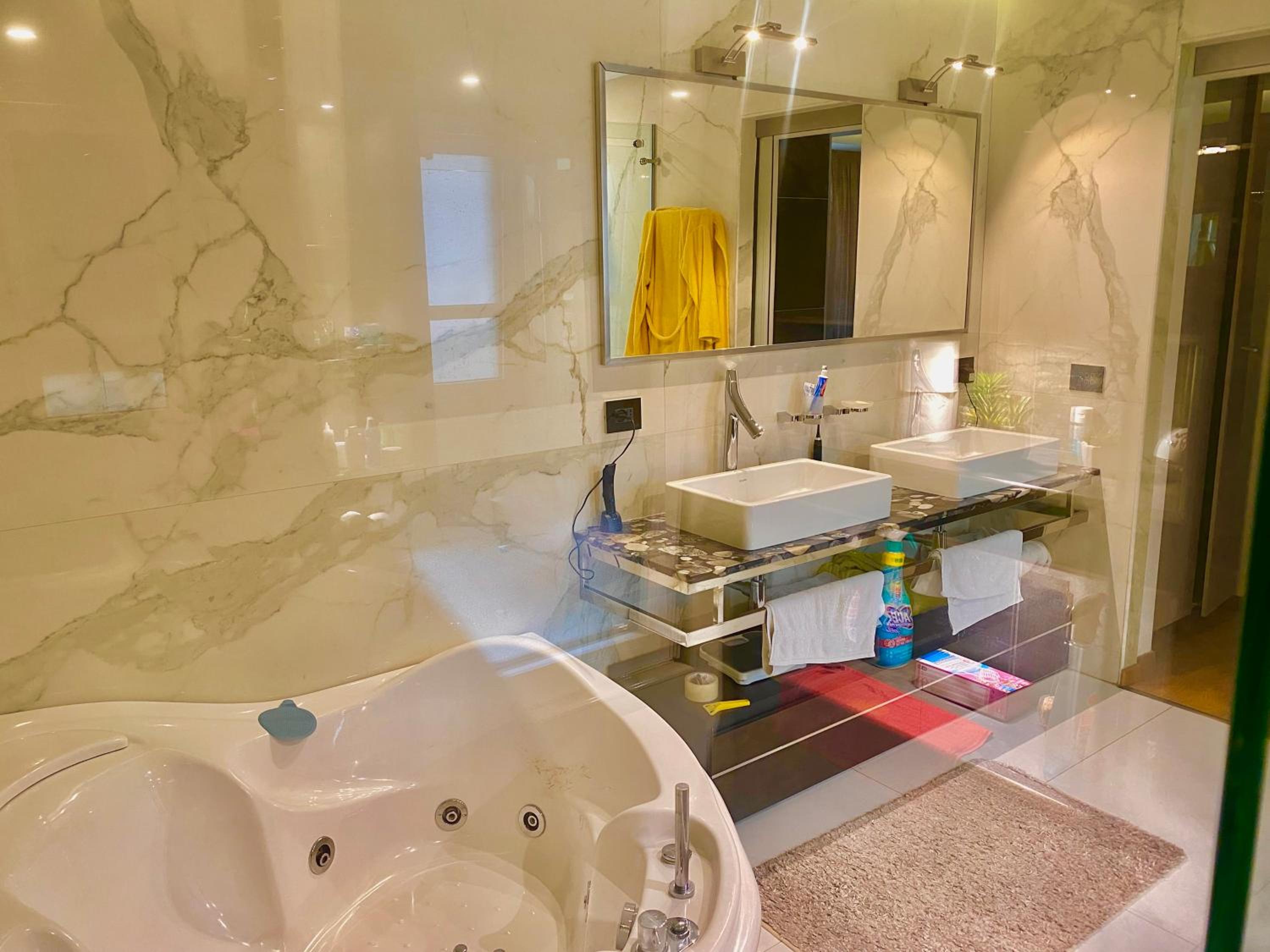 The Luxe Bathtub Haven