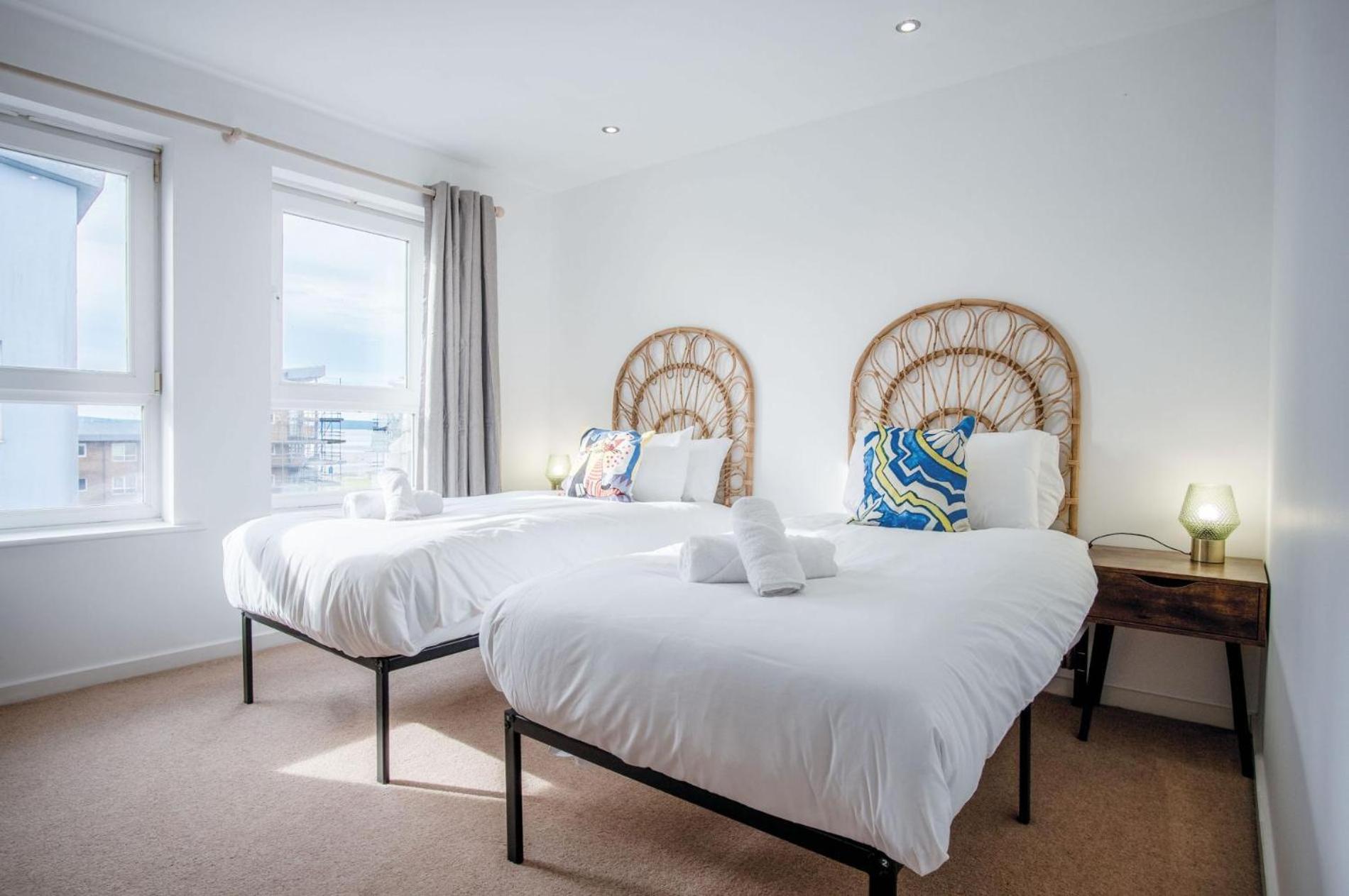 The Penthouse - 3 Bedroom Apartment - Llanelli view 4