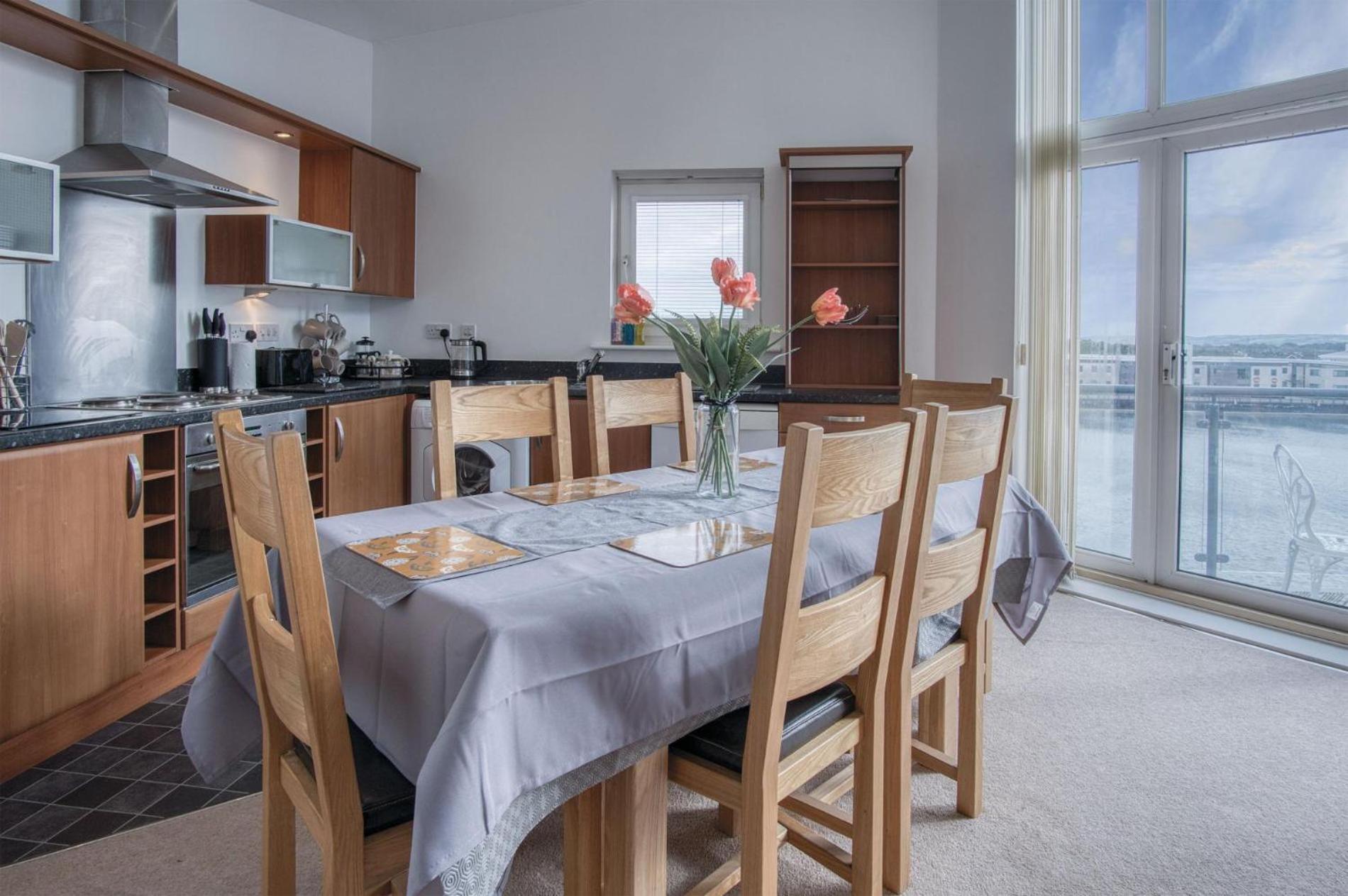 The Penthouse - 3 Bedroom Apartment - Llanelli view 5
