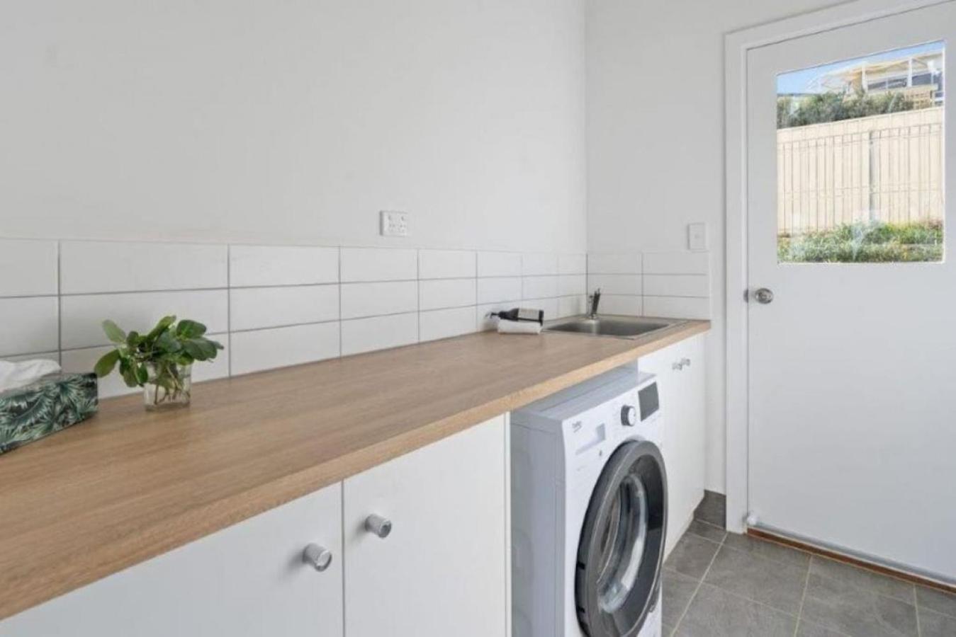 Stay at 66 - Luxury Family Home - Pet Friendly