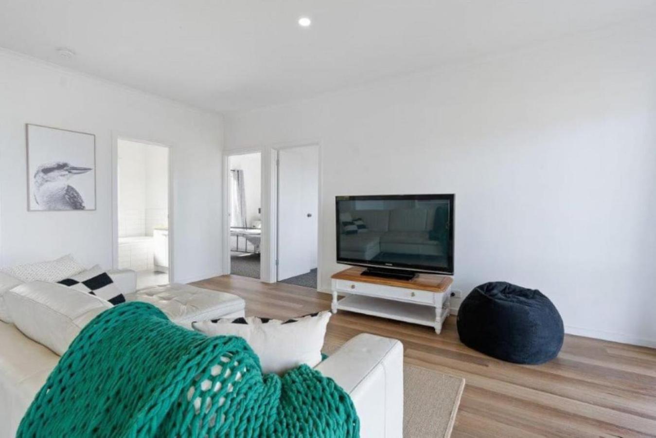 Stay at 66 - Luxury Family Home - Pet Friendly