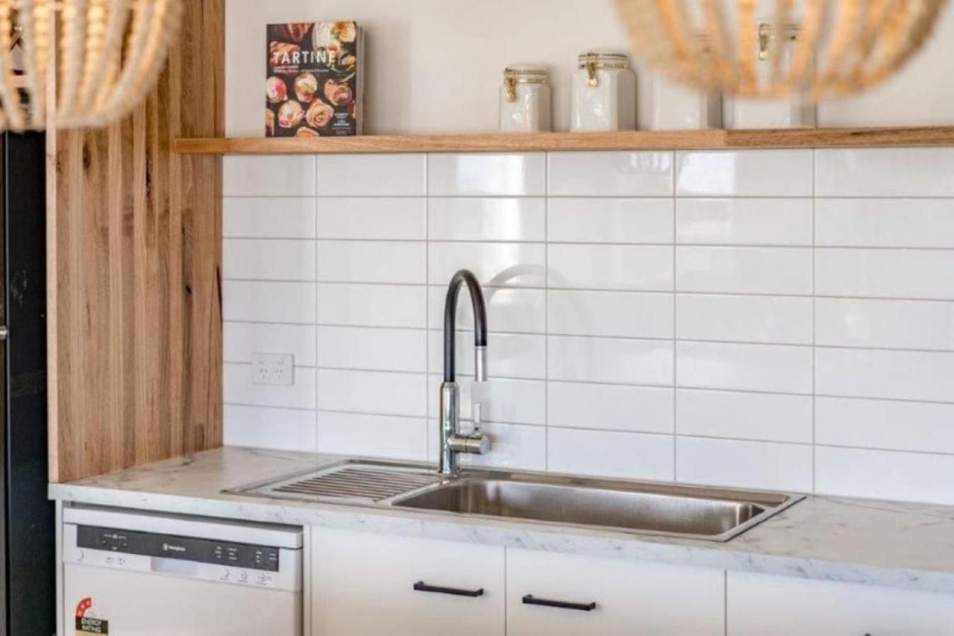Stay at 66 - Luxury Family Home - Pet Friendly