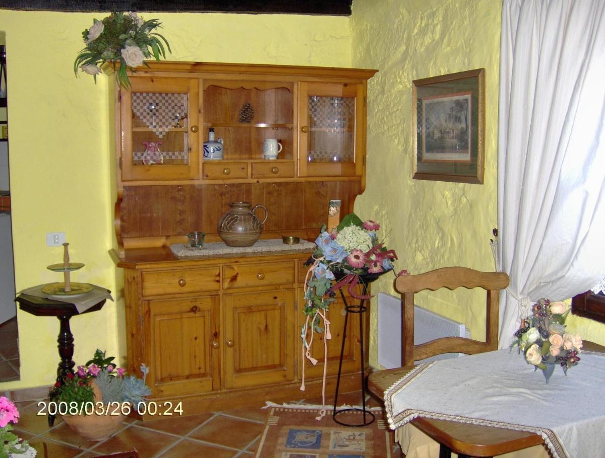 Apartment mit kleiner Innenhof-Terrasse im rustikalen Stil photo 4