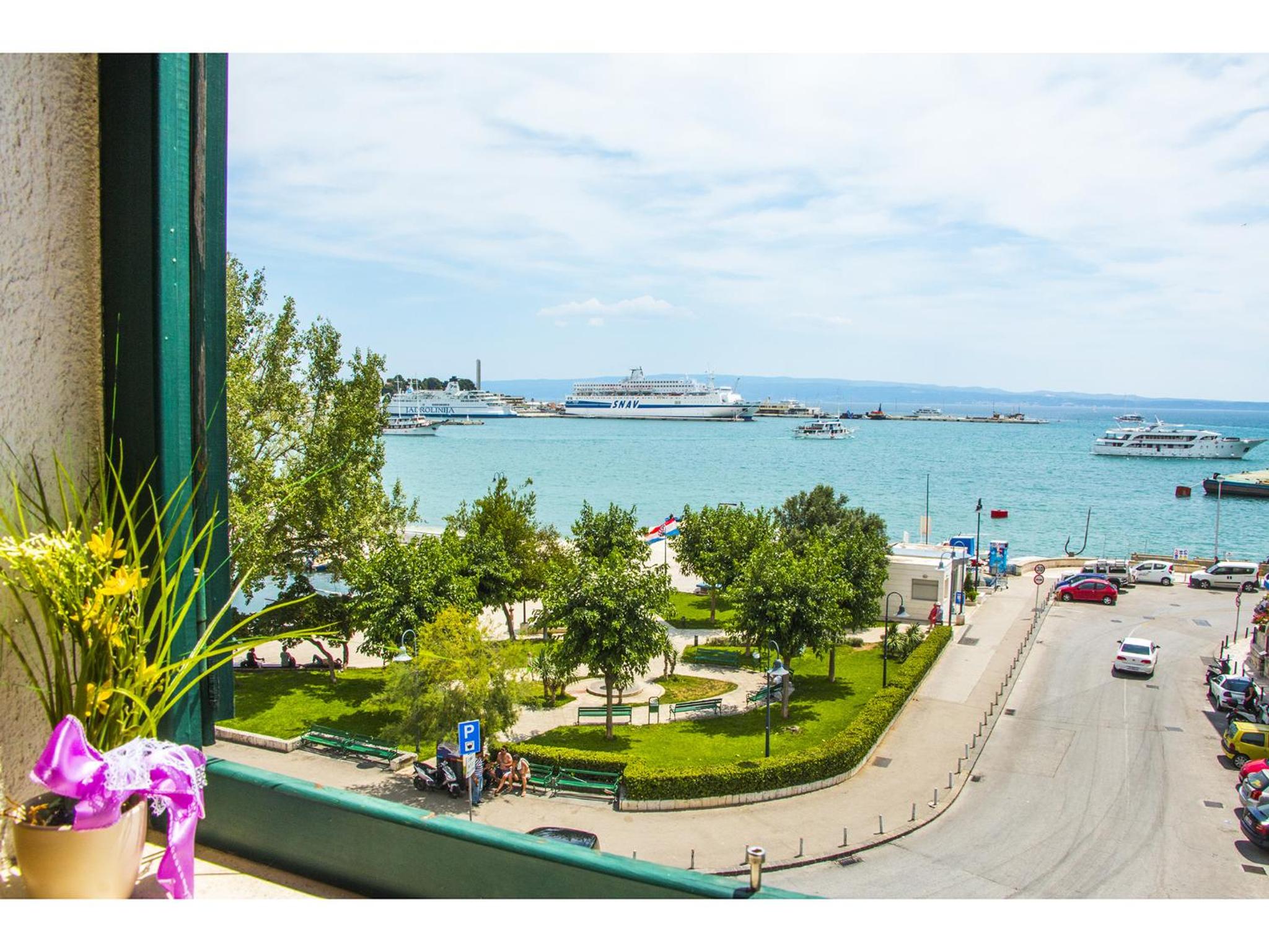 Sunny Promenade Studio photo 2