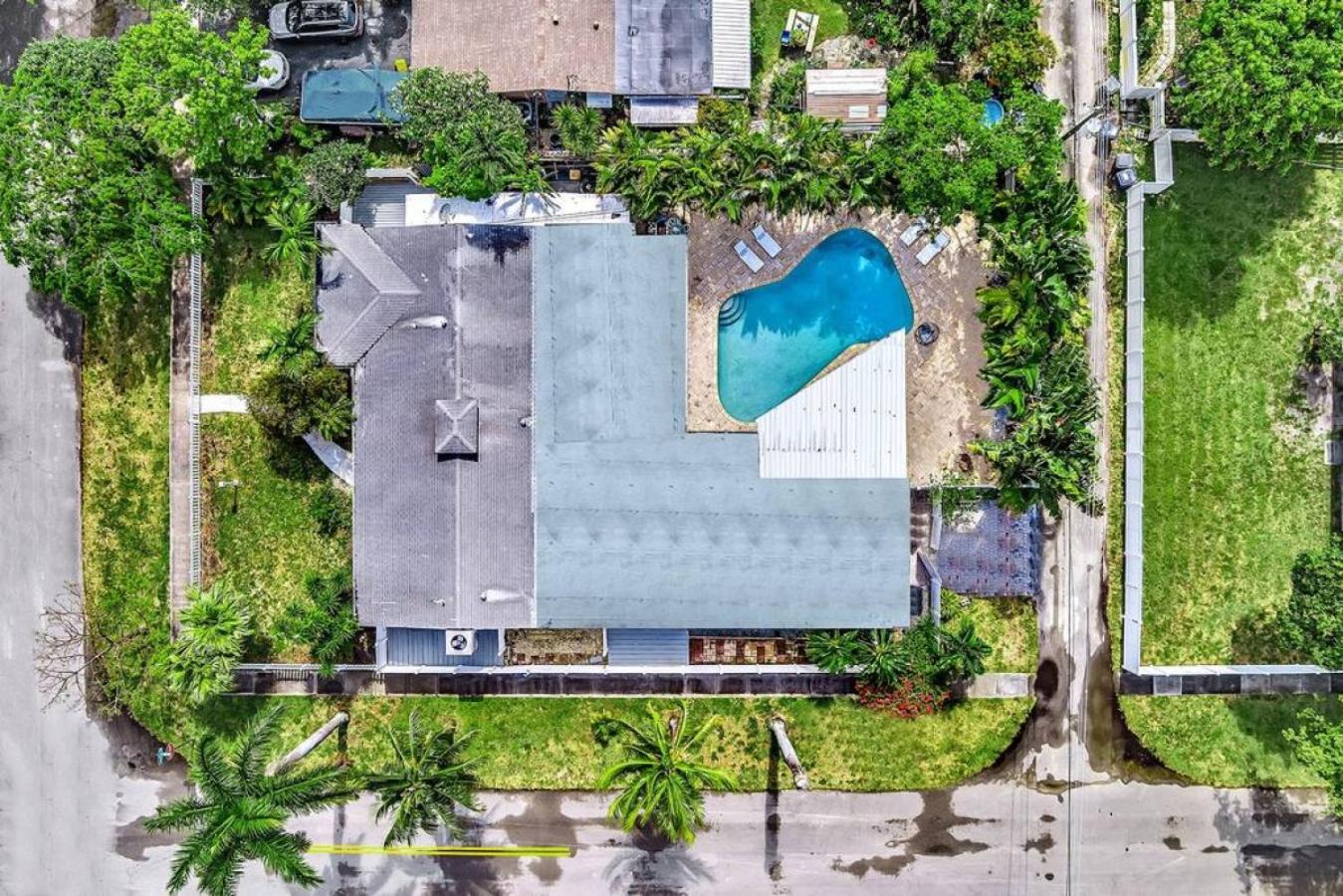 Luxe 7 Bed Oasis in Hollywood
