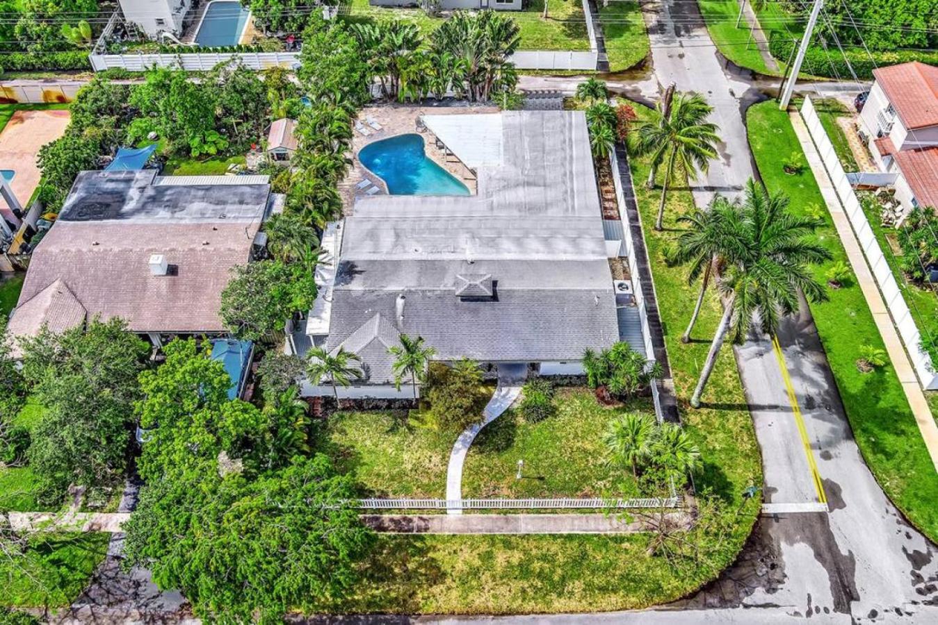 Luxe 7 Bed Oasis in Hollywood, photo 70