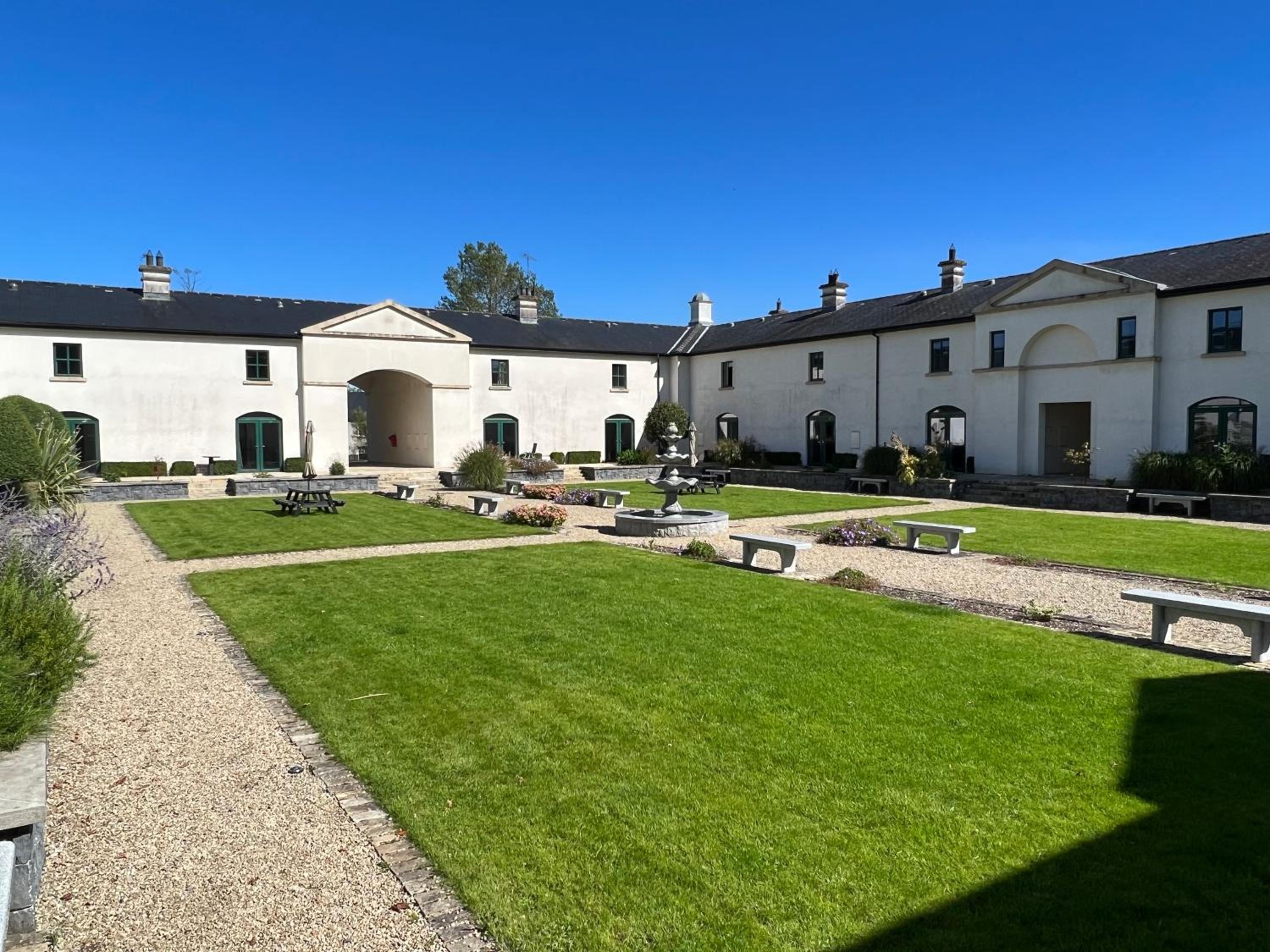 Hotel 24 Castle Hume Court Holiday House - Image 1