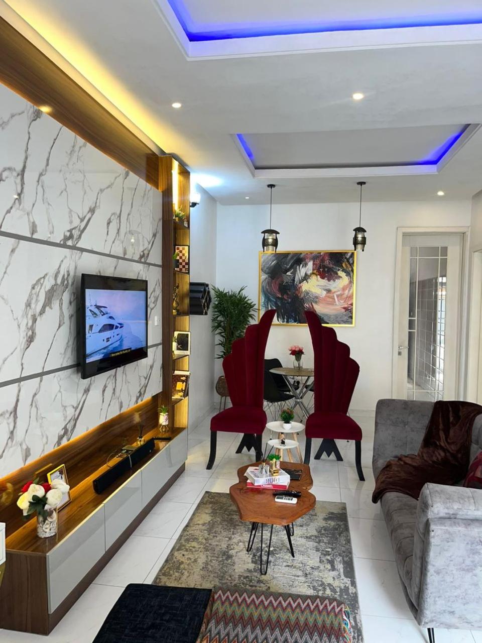 2 Bed Flat - Sleeps 4 - Parking - Wifi view 5