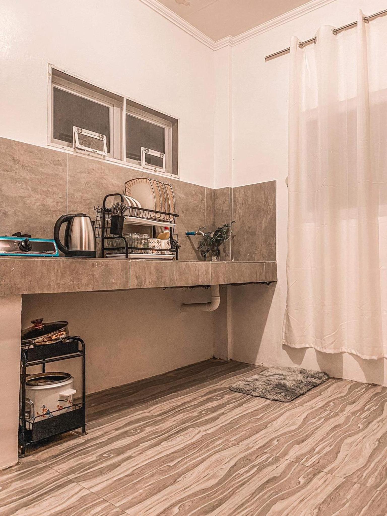 Simple, bohemian style 1-bedroom bungalow +parking view 2