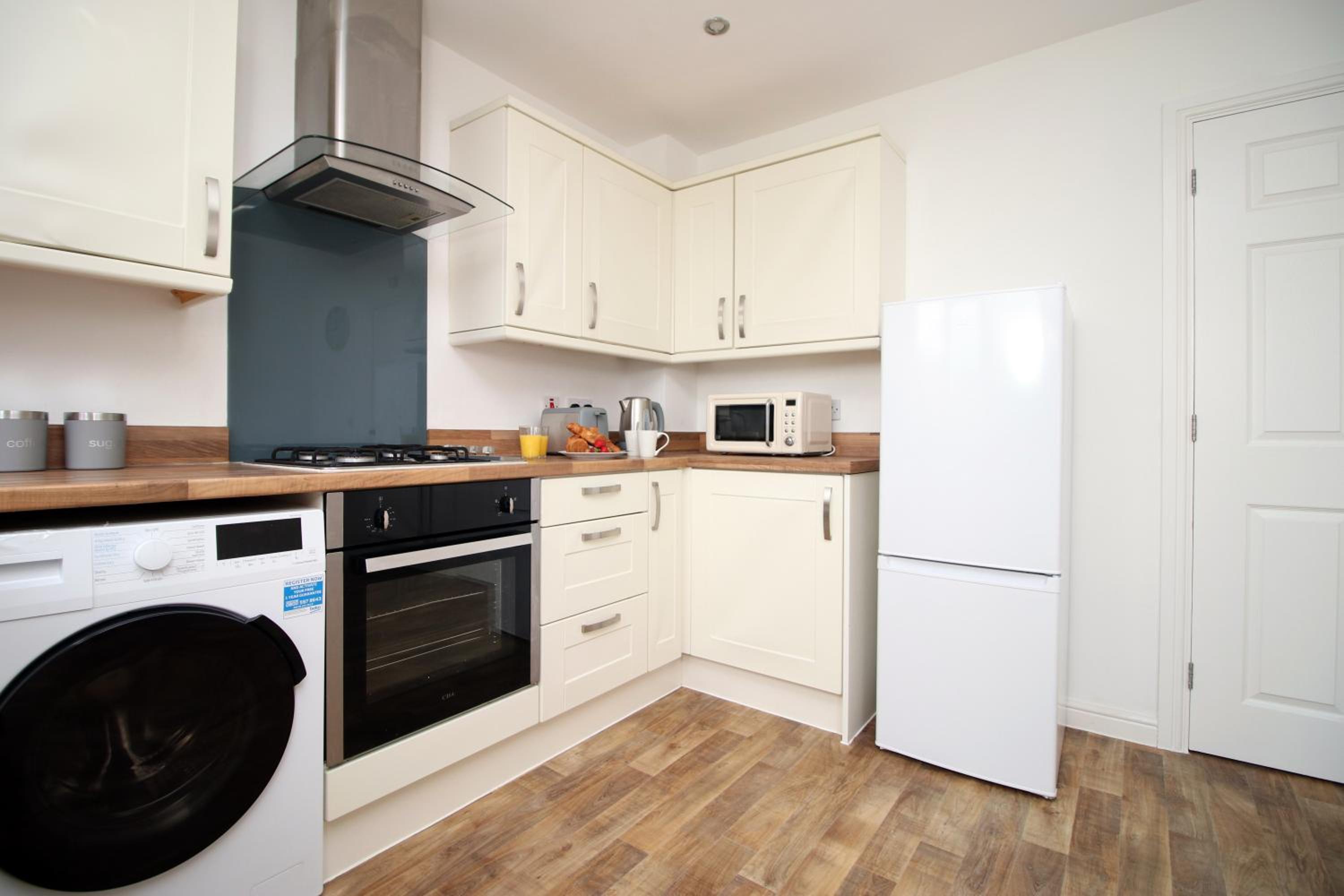 Beautiful modern house with free parking and fast WiFi next to Swansea Stadium and Morfa Park Shopping Centre hosted by Our Home Short Stays view 5