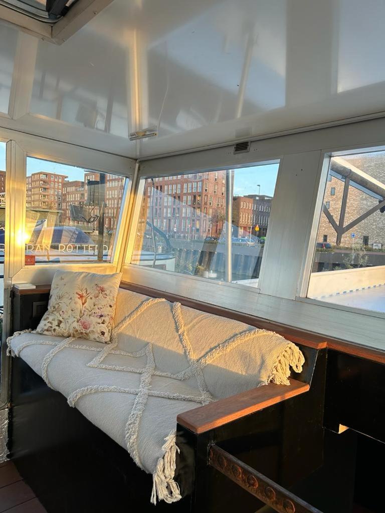 WHEELHOUSE EUPHRATE HOUSEBOAT