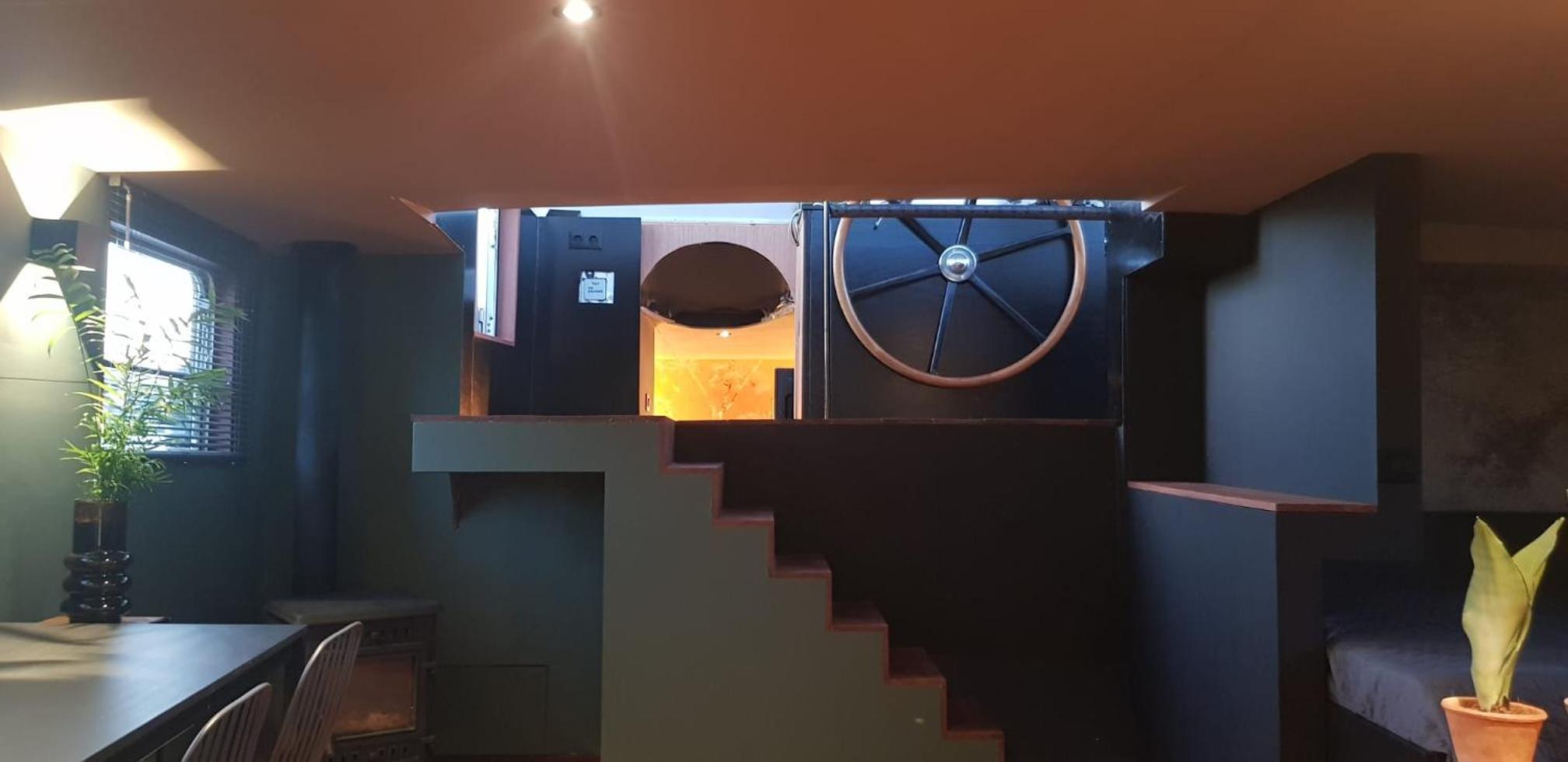WHEELHOUSE EUPHRATE HOUSEBOAT
