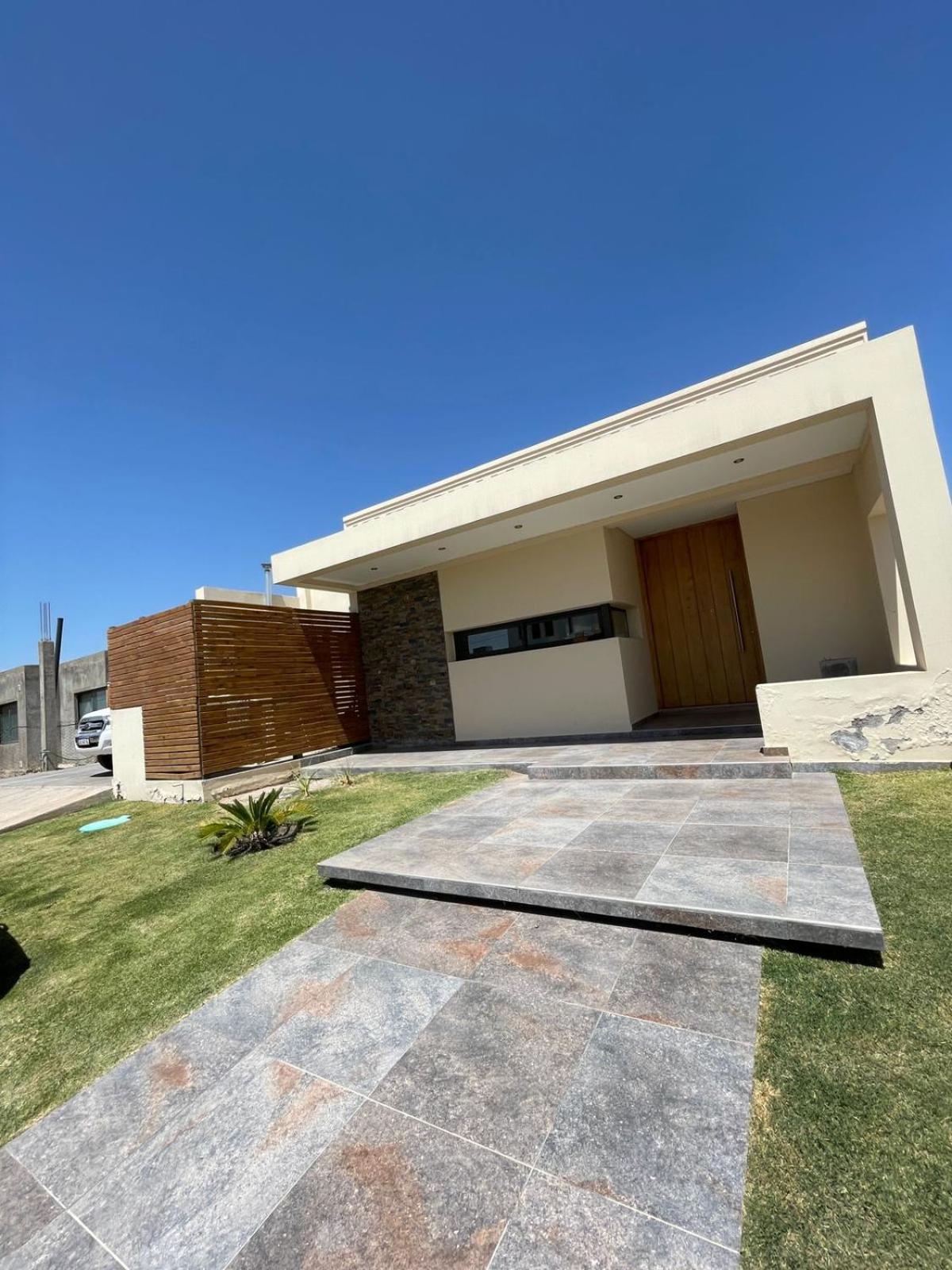 Casa Bolt