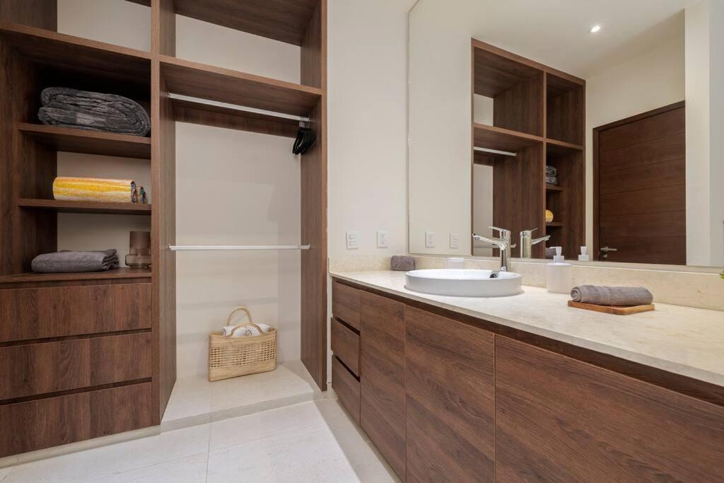 VISTA VELA 3 with 3BR/3Bath Condo view 5