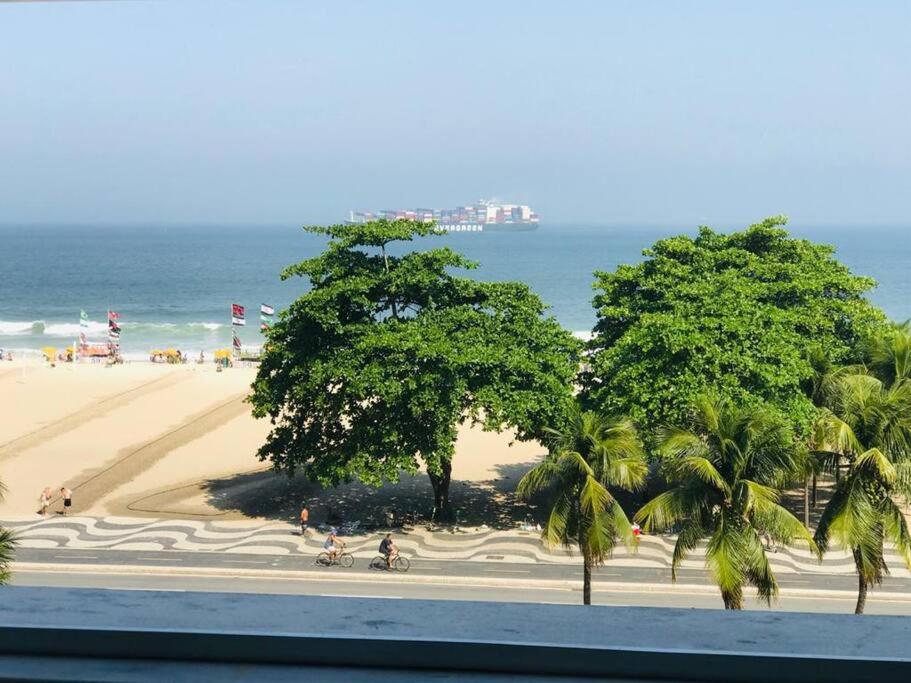 Apartamento à beira da praia de Copacabana