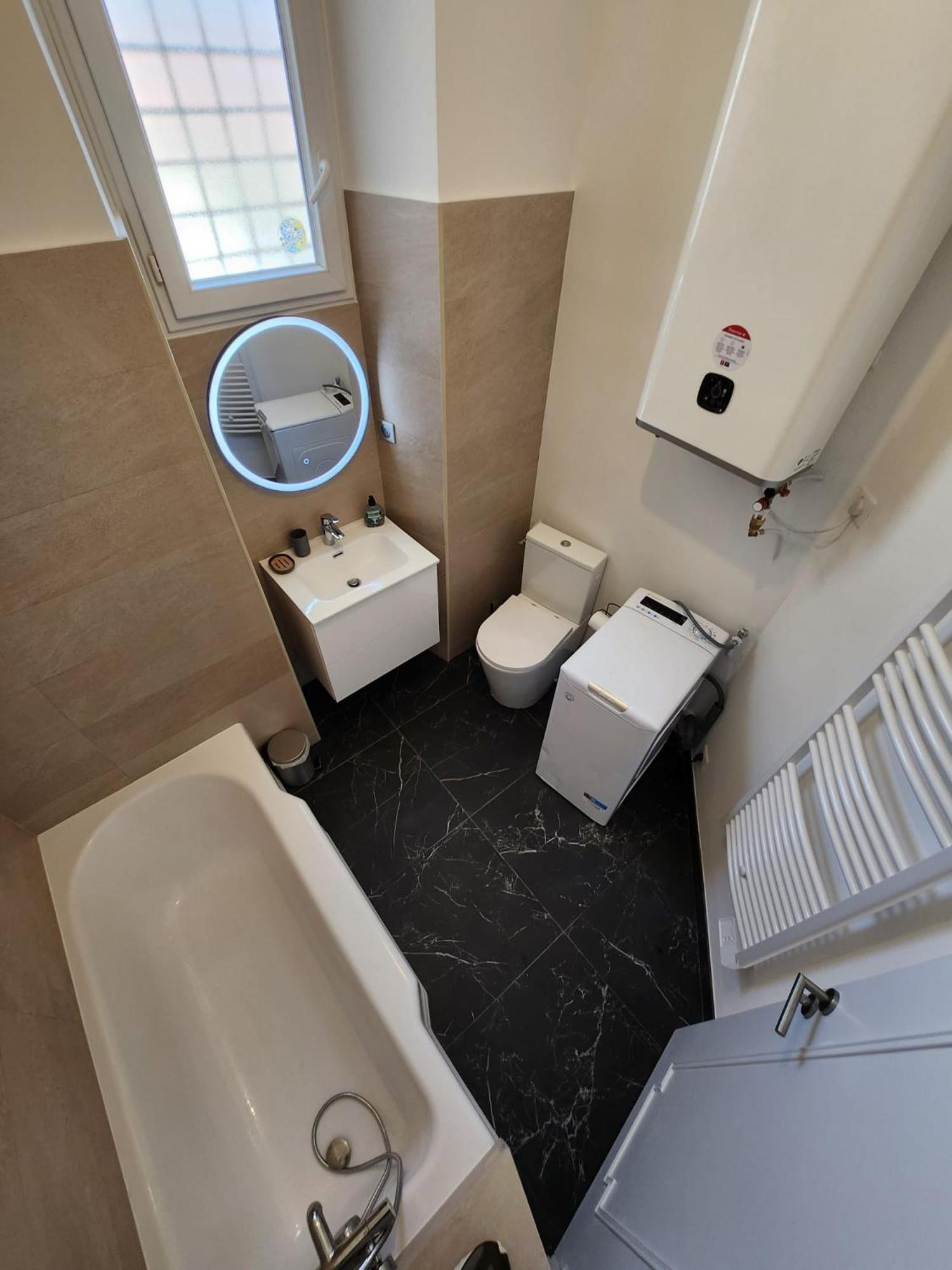 AMAZING STUDIO - GRANDE TERRASSE - COEUR DE VILLE - WIFI - AC