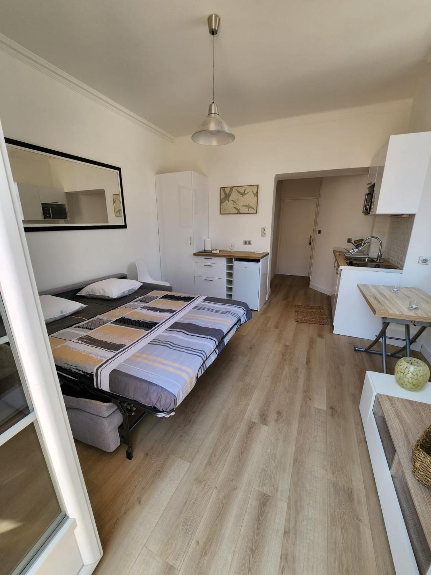 AMAZING STUDIO - GRANDE TERRASSE - COEUR DE VILLE - WIFI - AC