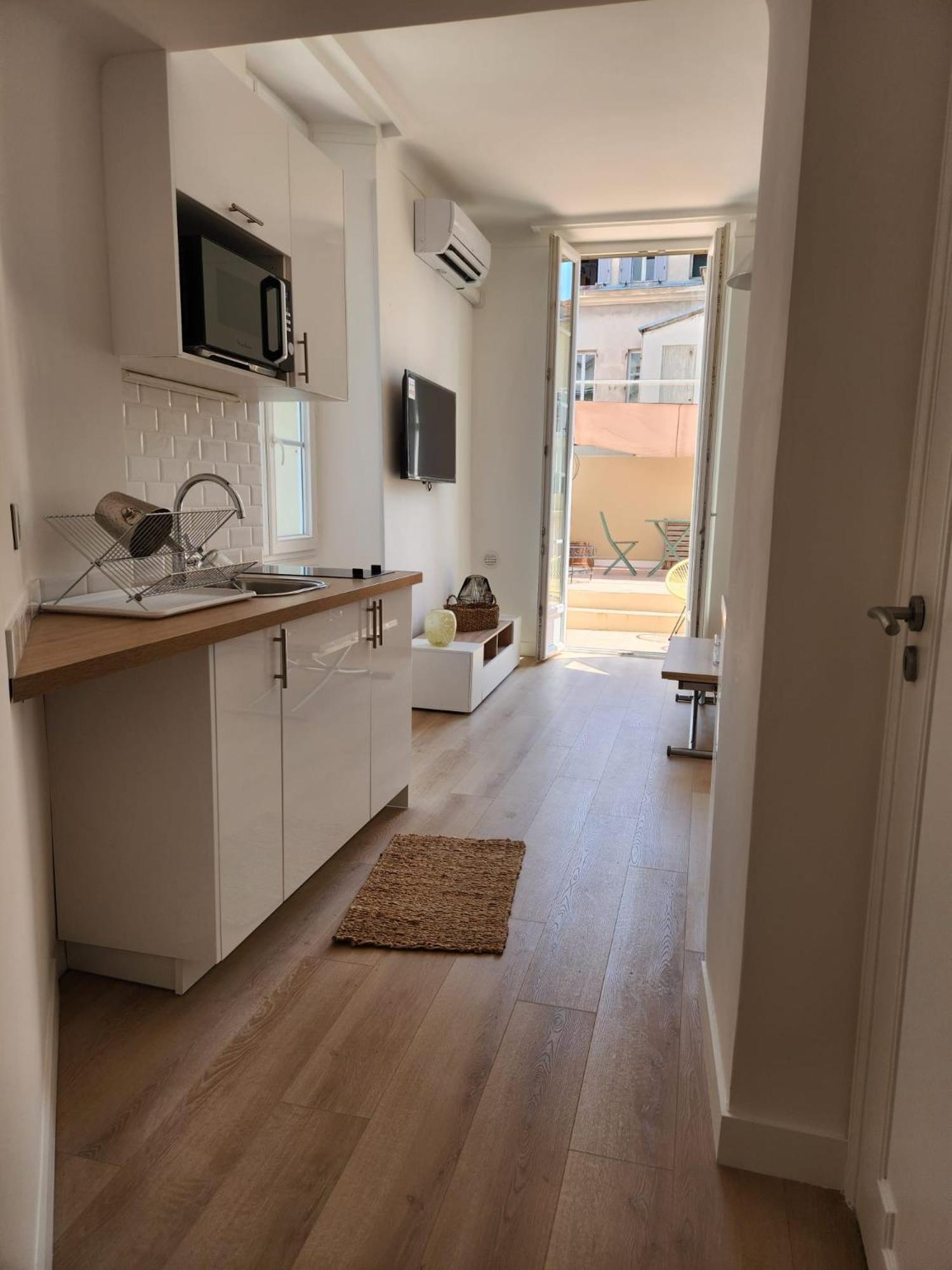 AMAZING STUDIO - GRANDE TERRASSE - COEUR DE VILLE - WIFI - AC