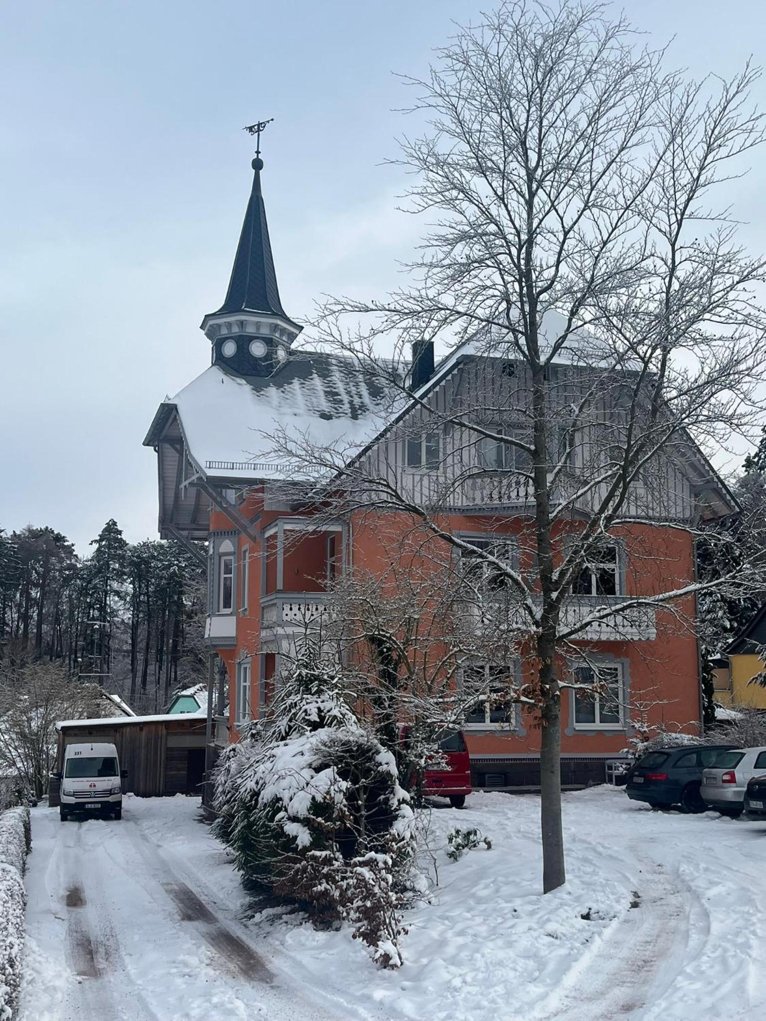 Moderne Ferienwohnung in alter Villa