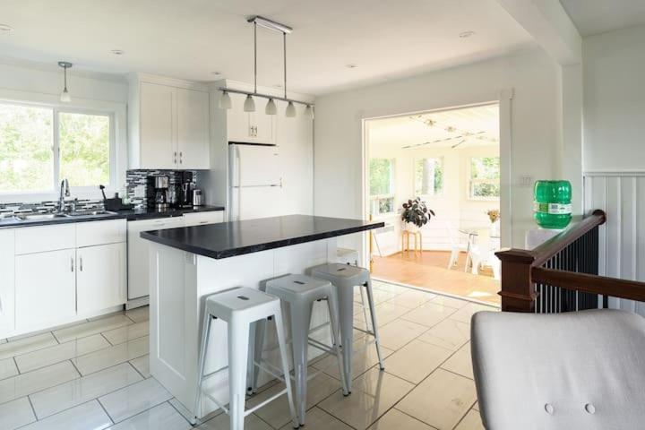 Grays Lane - Minutes to Sandbanks